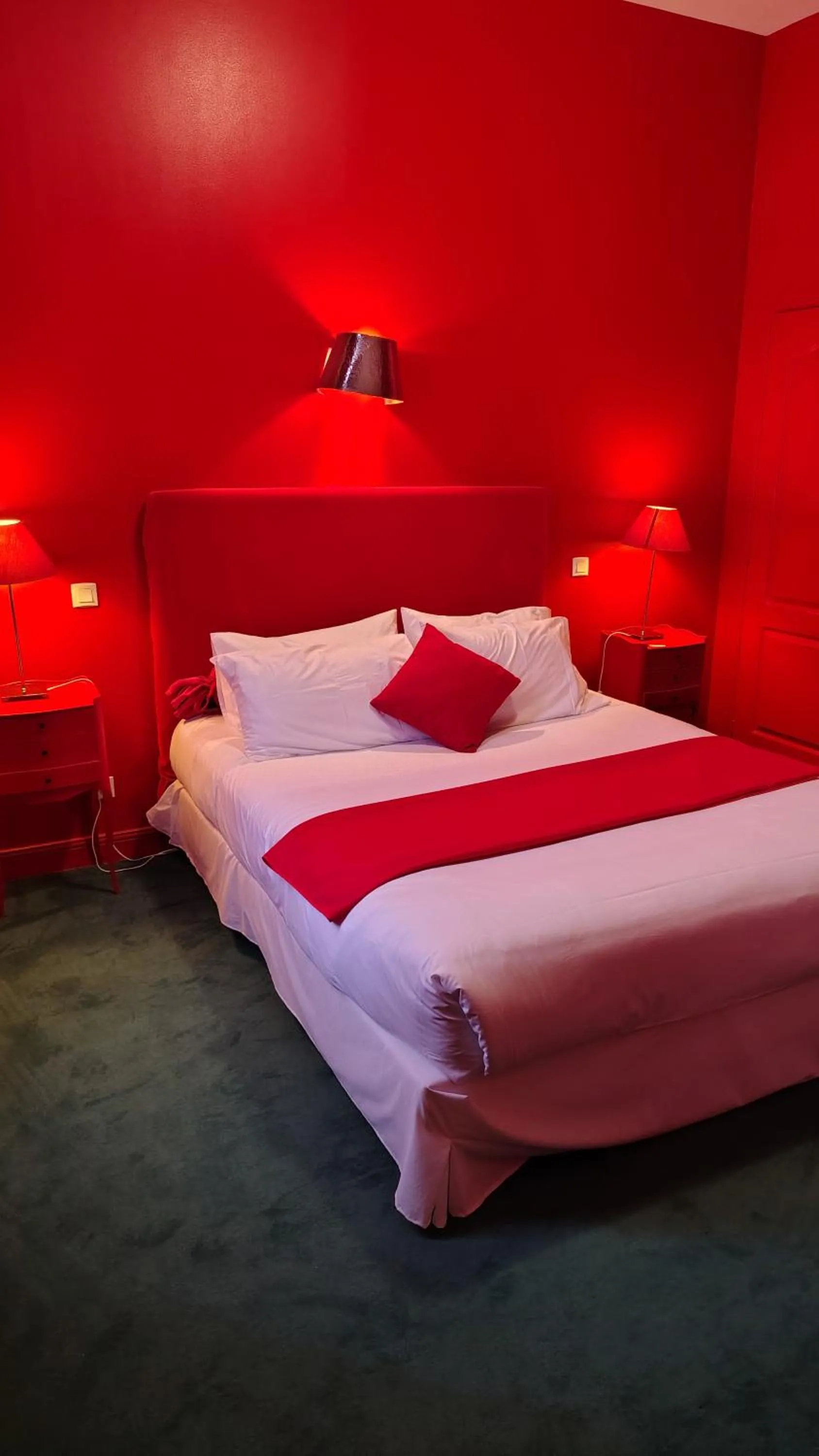 Bed in Hôtel du Palais