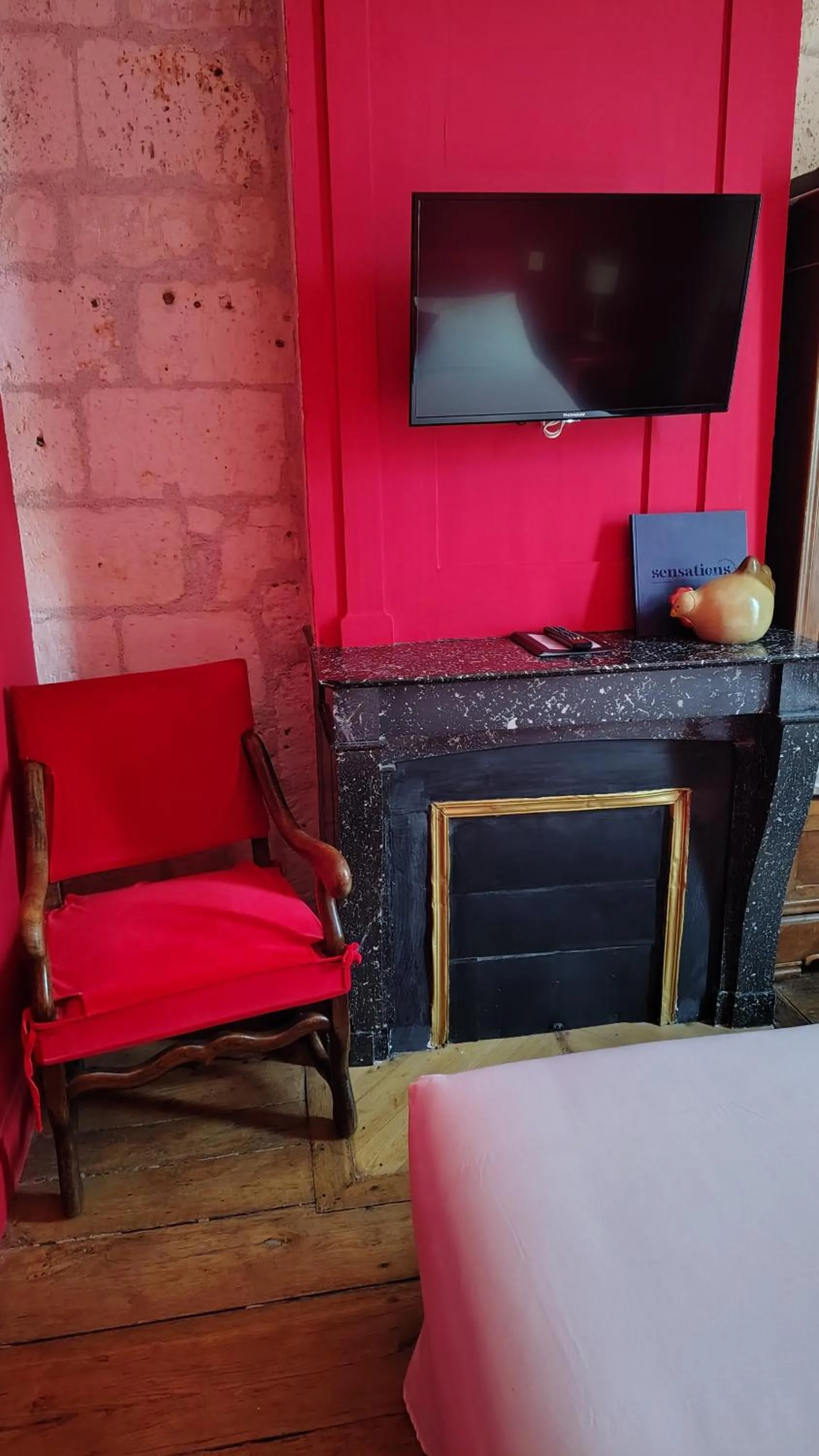 Bed in Hôtel du Palais