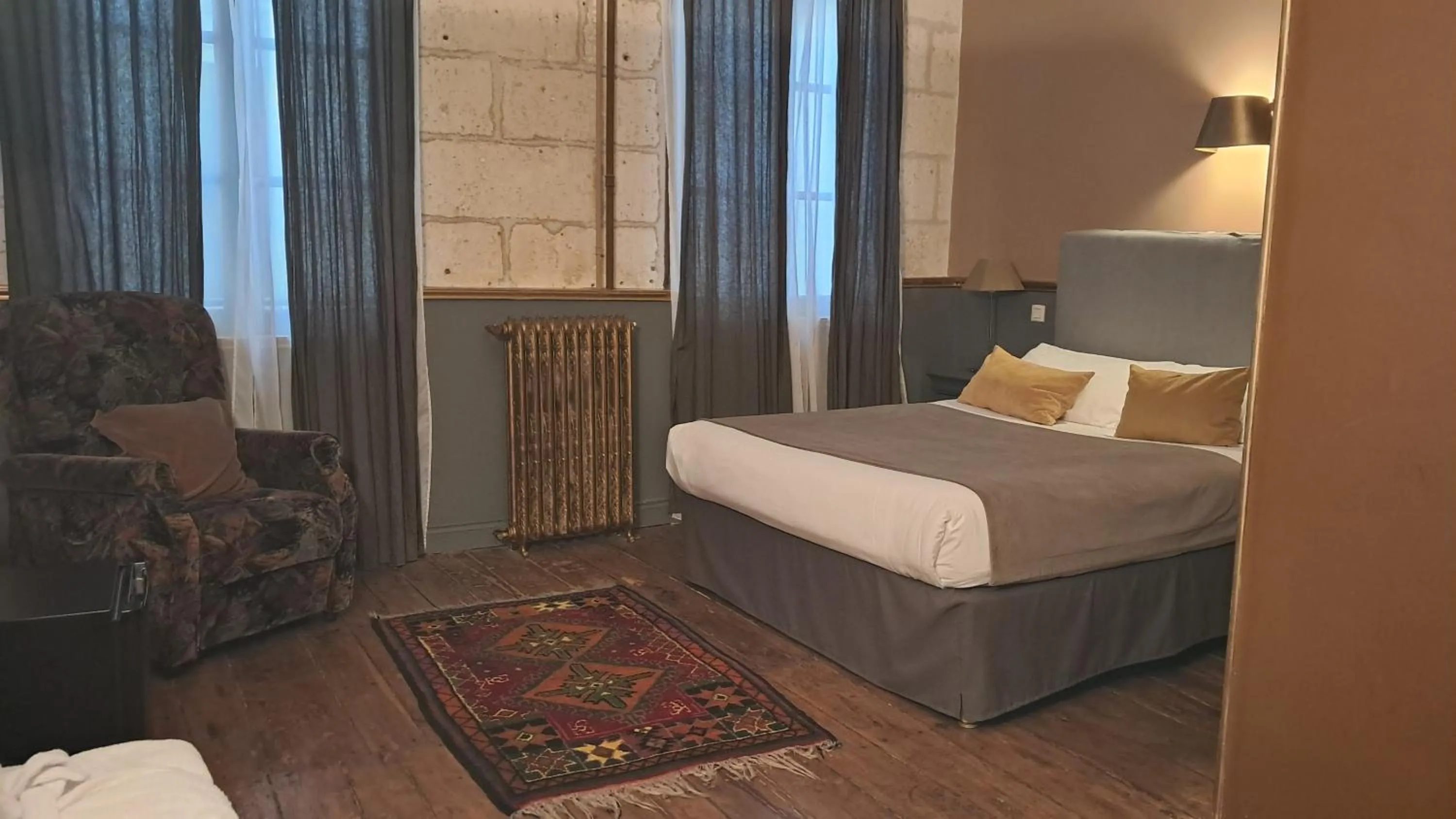 Bed in Hôtel du Palais