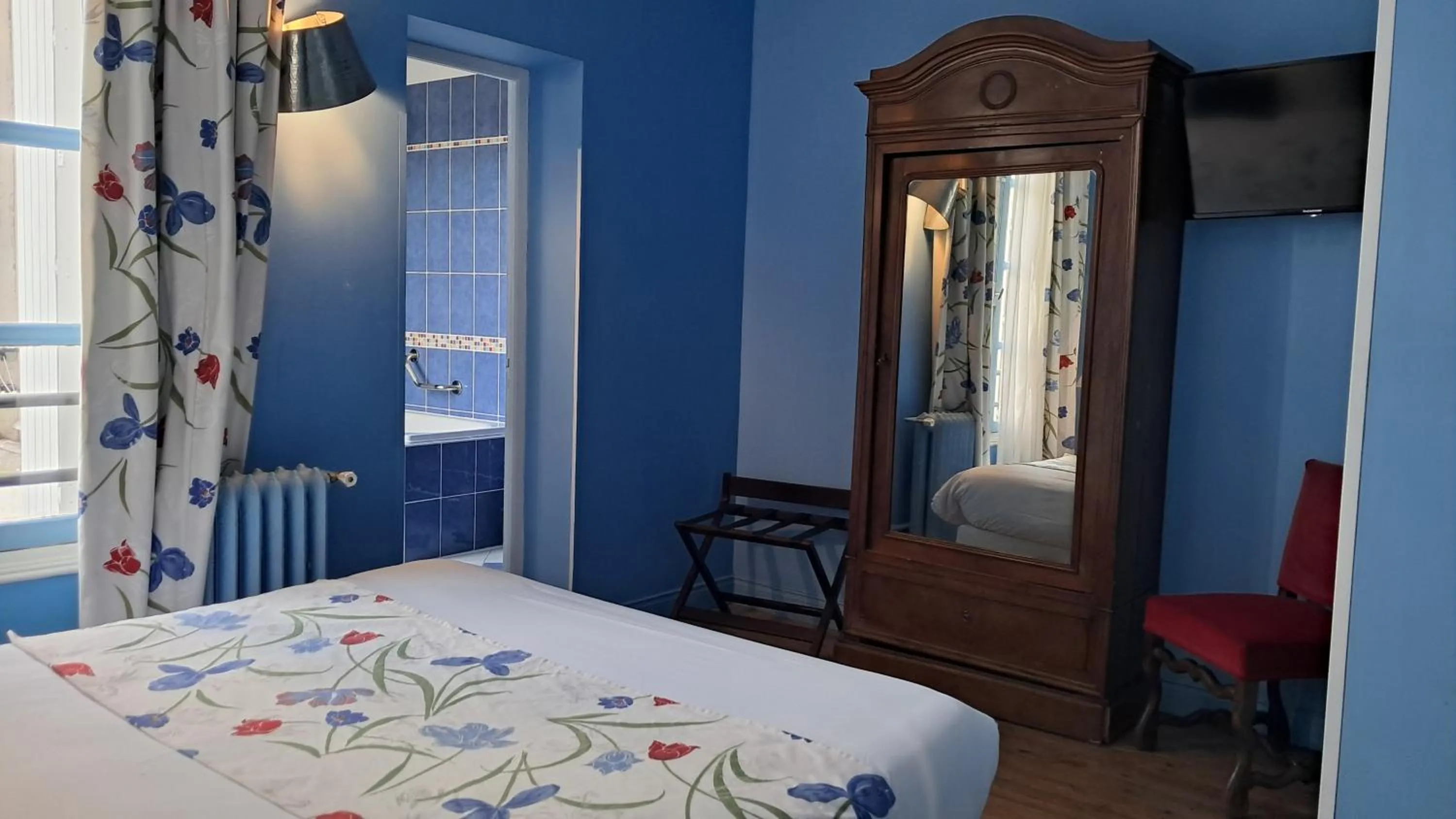 Bed in Hôtel du Palais