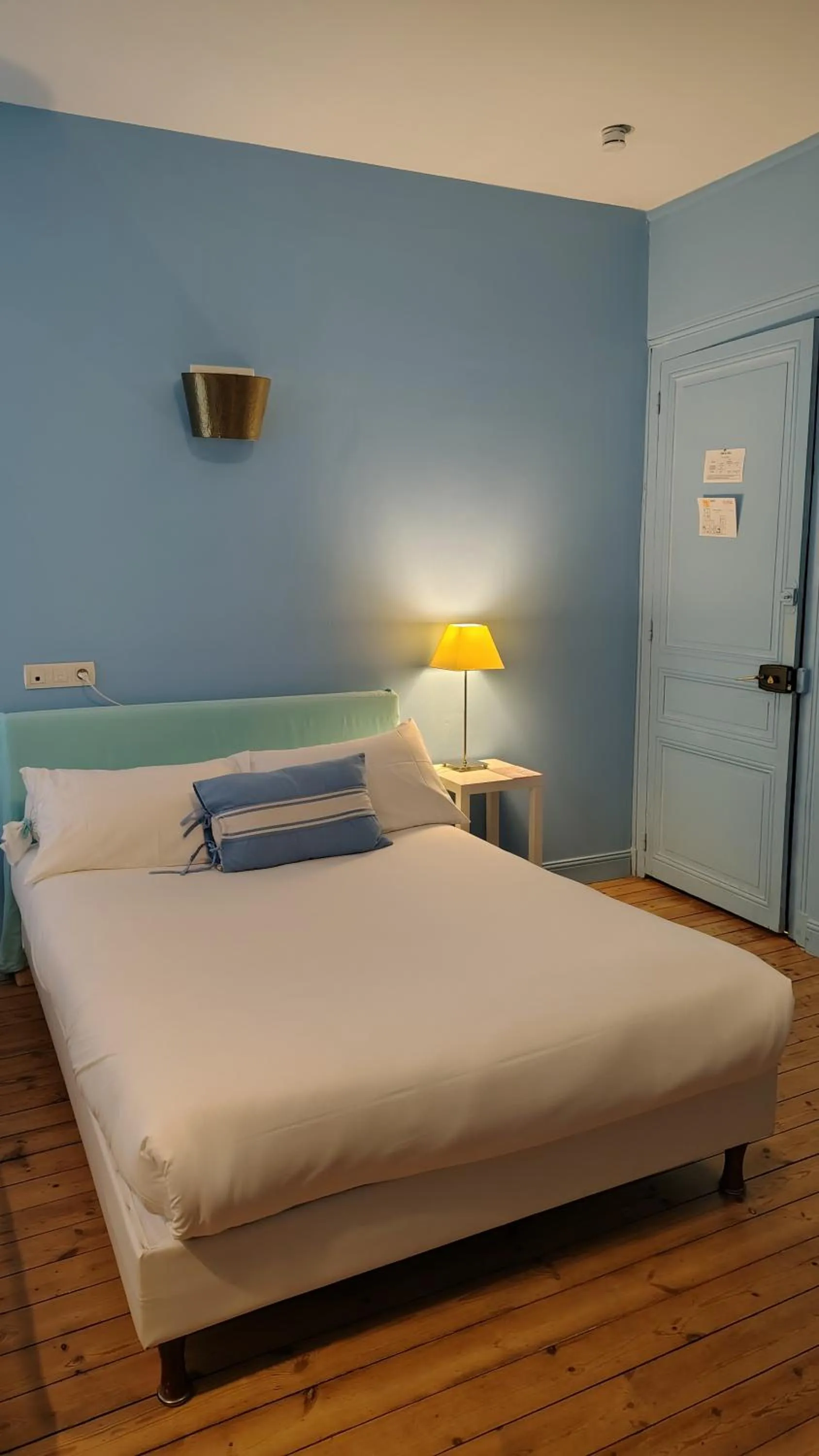 Bed in Hôtel du Palais