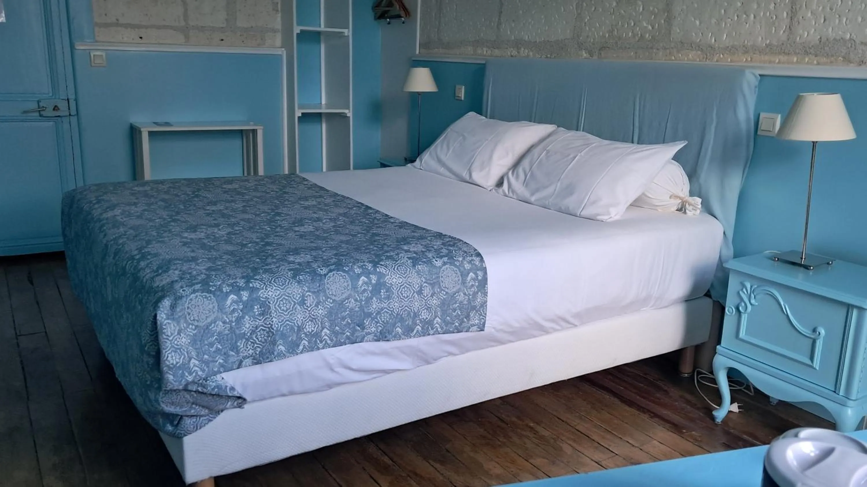 Bed in Hôtel du Palais