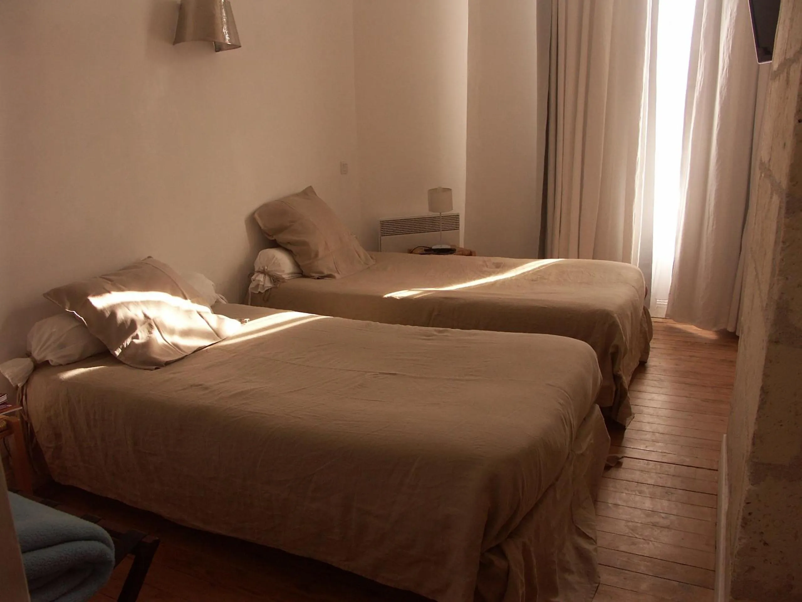 Photo of the whole room, Bed in Hôtel du Palais