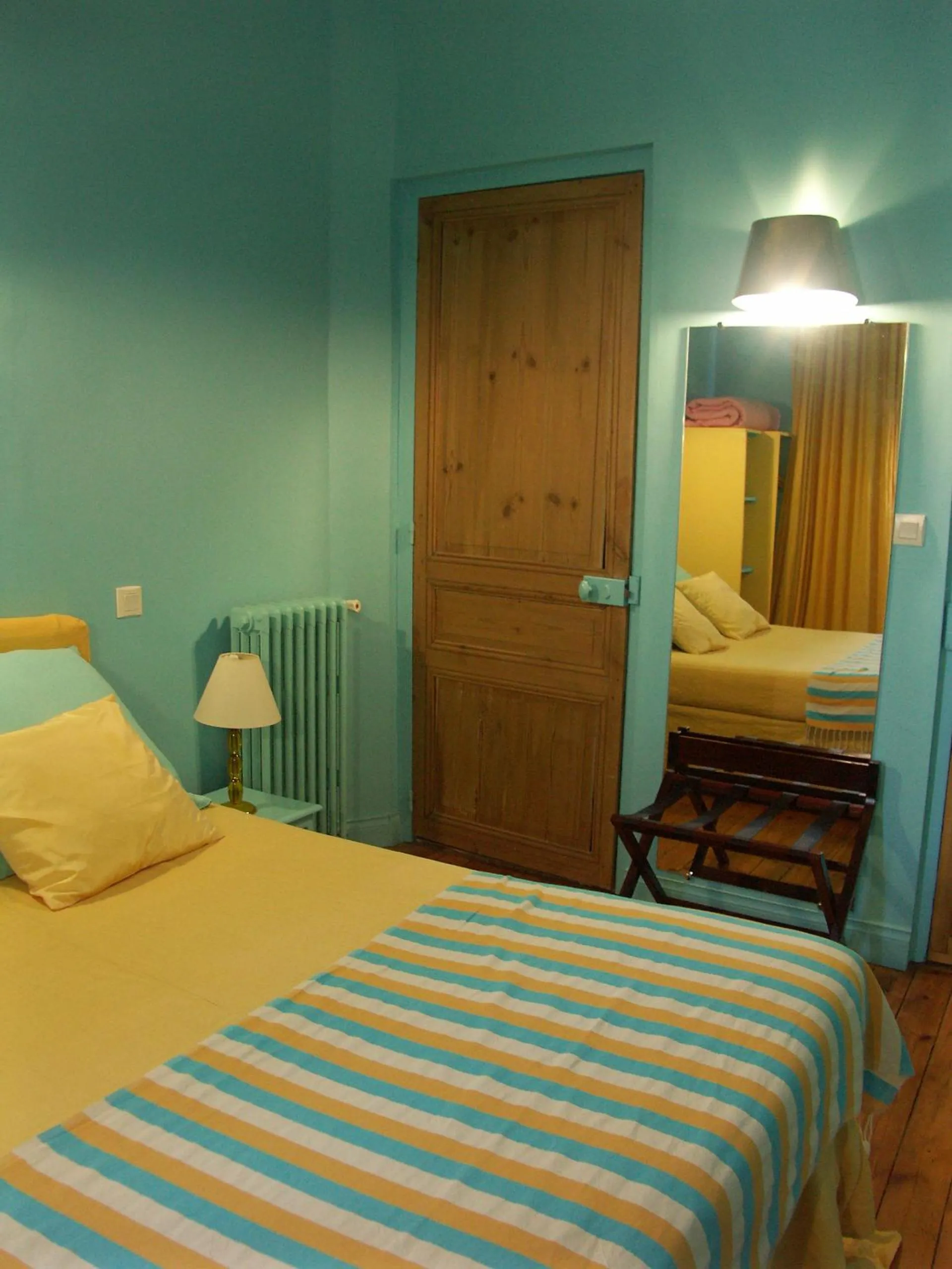 Photo of the whole room, Bed in Hôtel du Palais