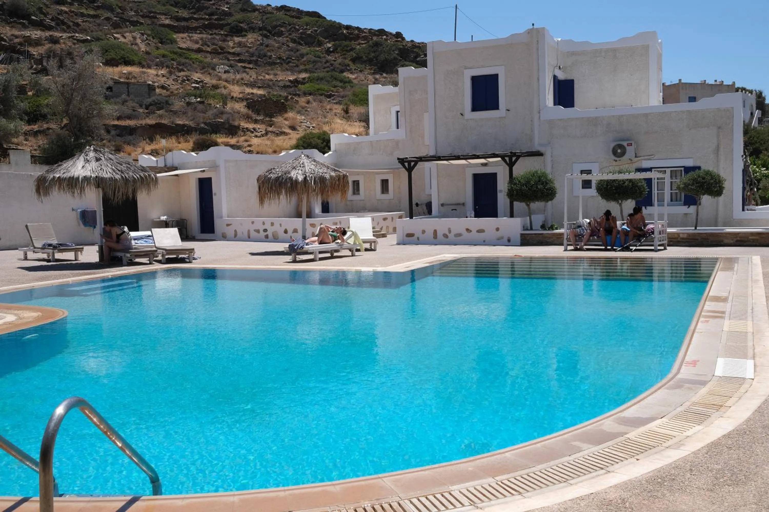 Paradise Apartments Studios