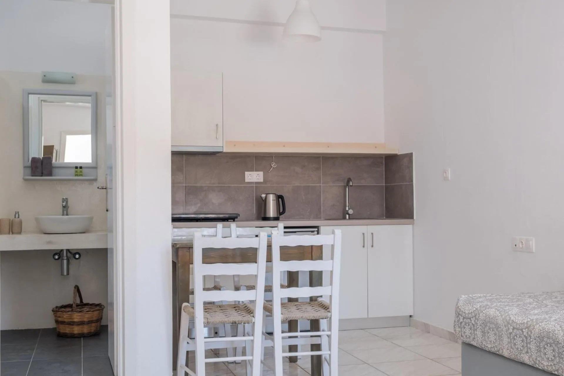 Photo of the whole room in Paradise Apartments Studios