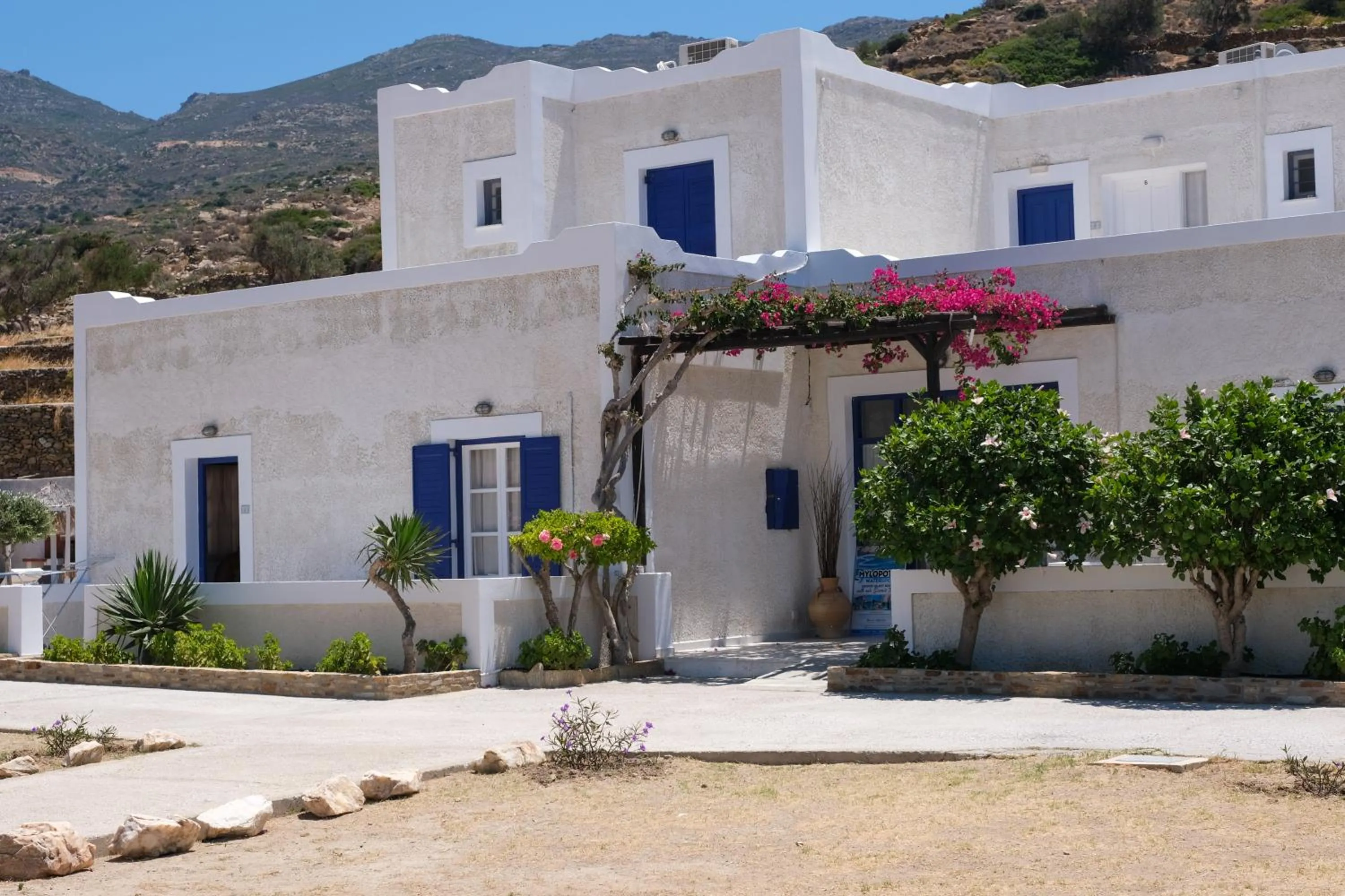 Paradise Apartments Studios