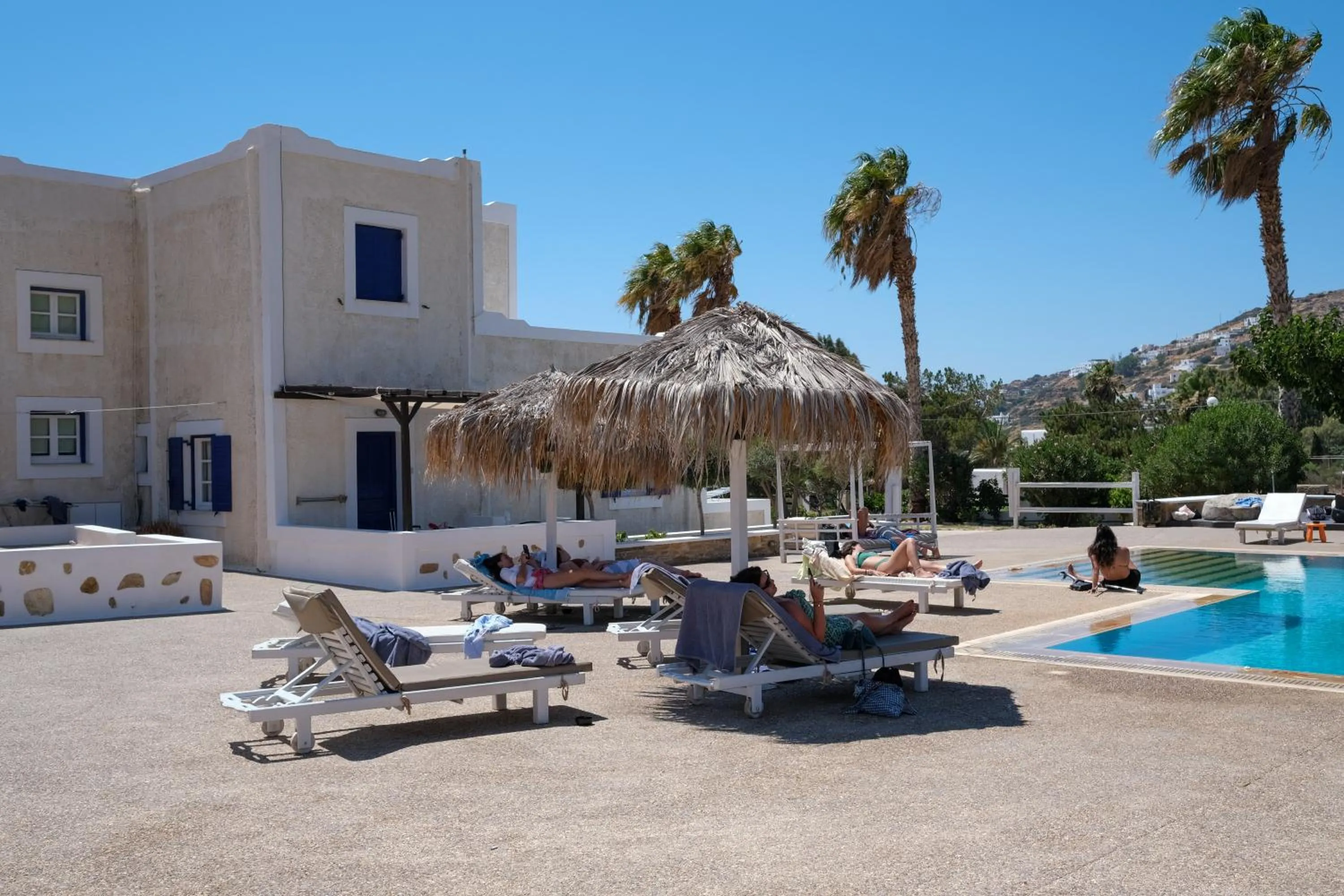 Paradise Apartments Studios