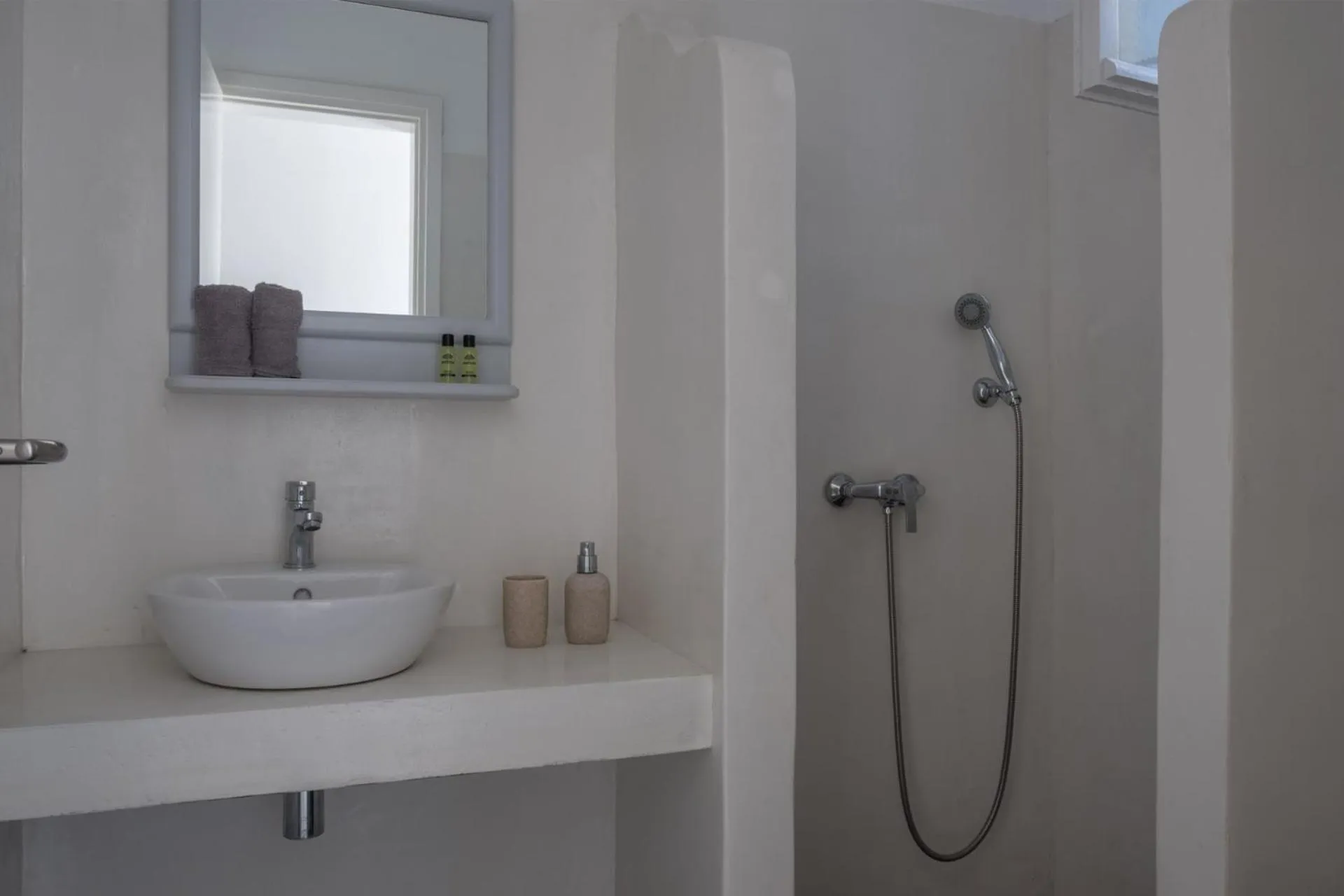 Paradise Apartments Studios