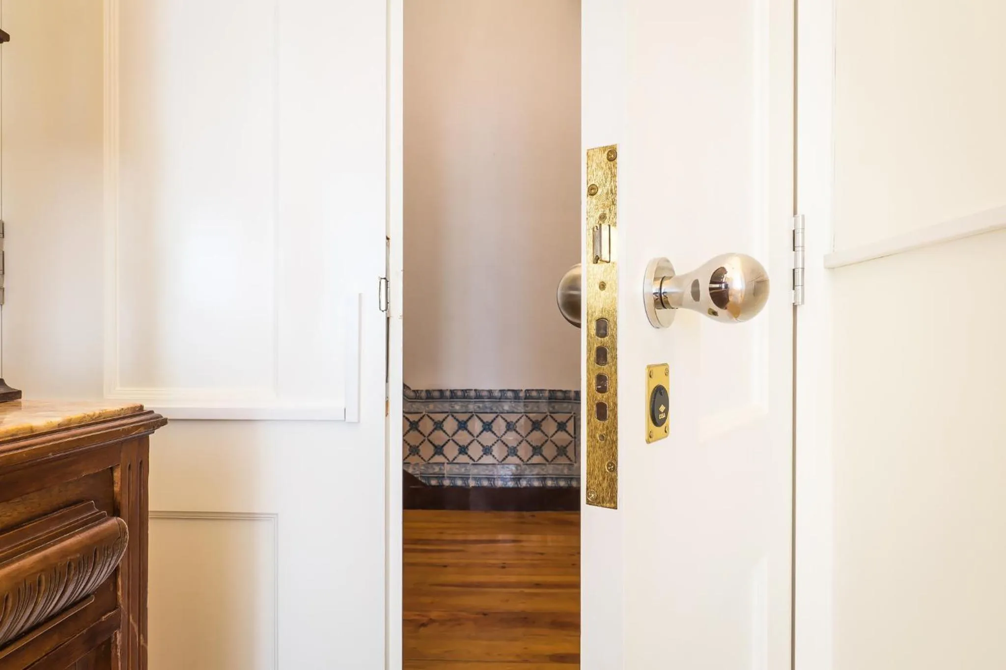 wardrobe in Santa Justa Prime Guesthouse