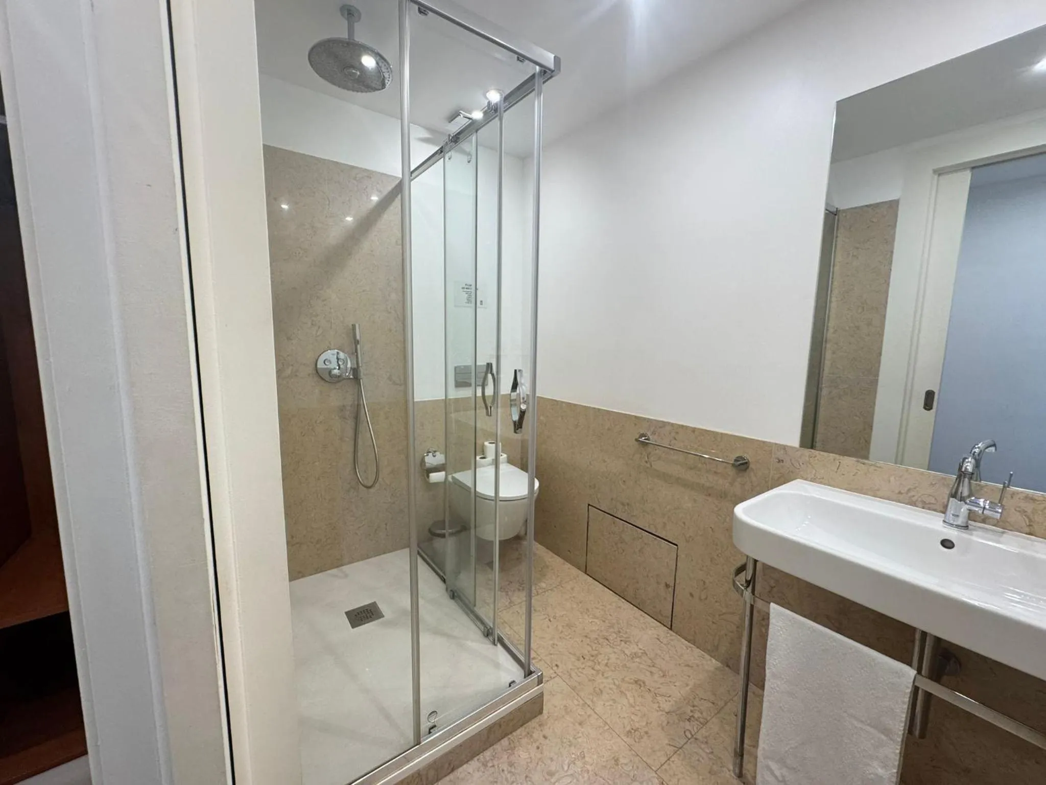 Shower in Santa Justa Prime Guesthouse