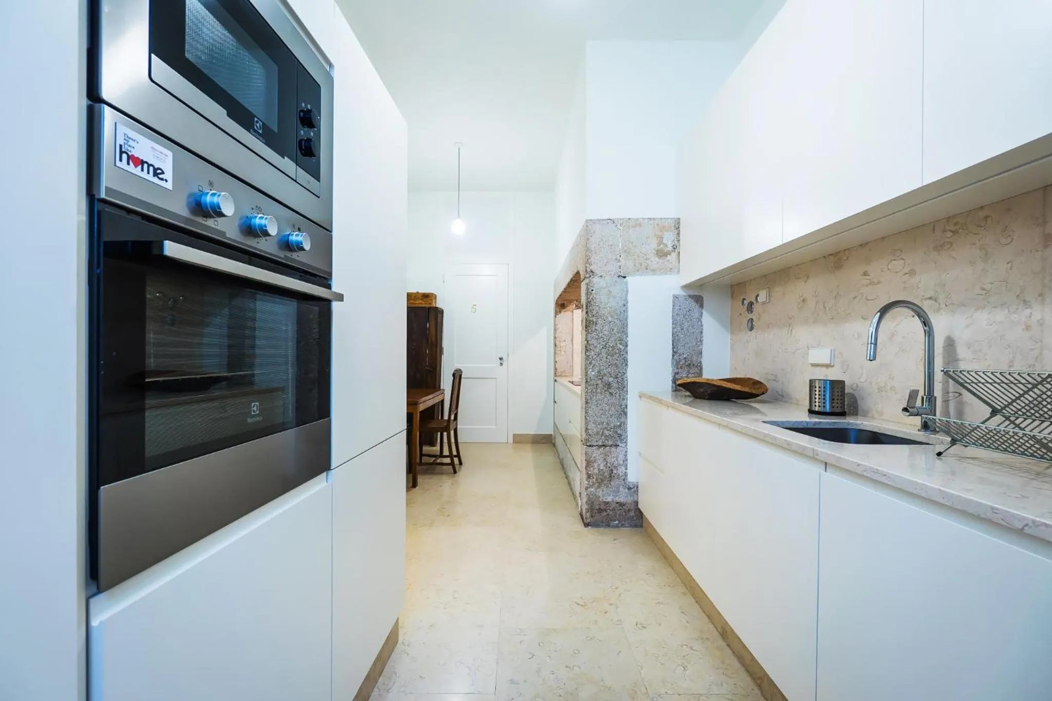 Communal kitchen in Santa Justa Prime Guesthouse
