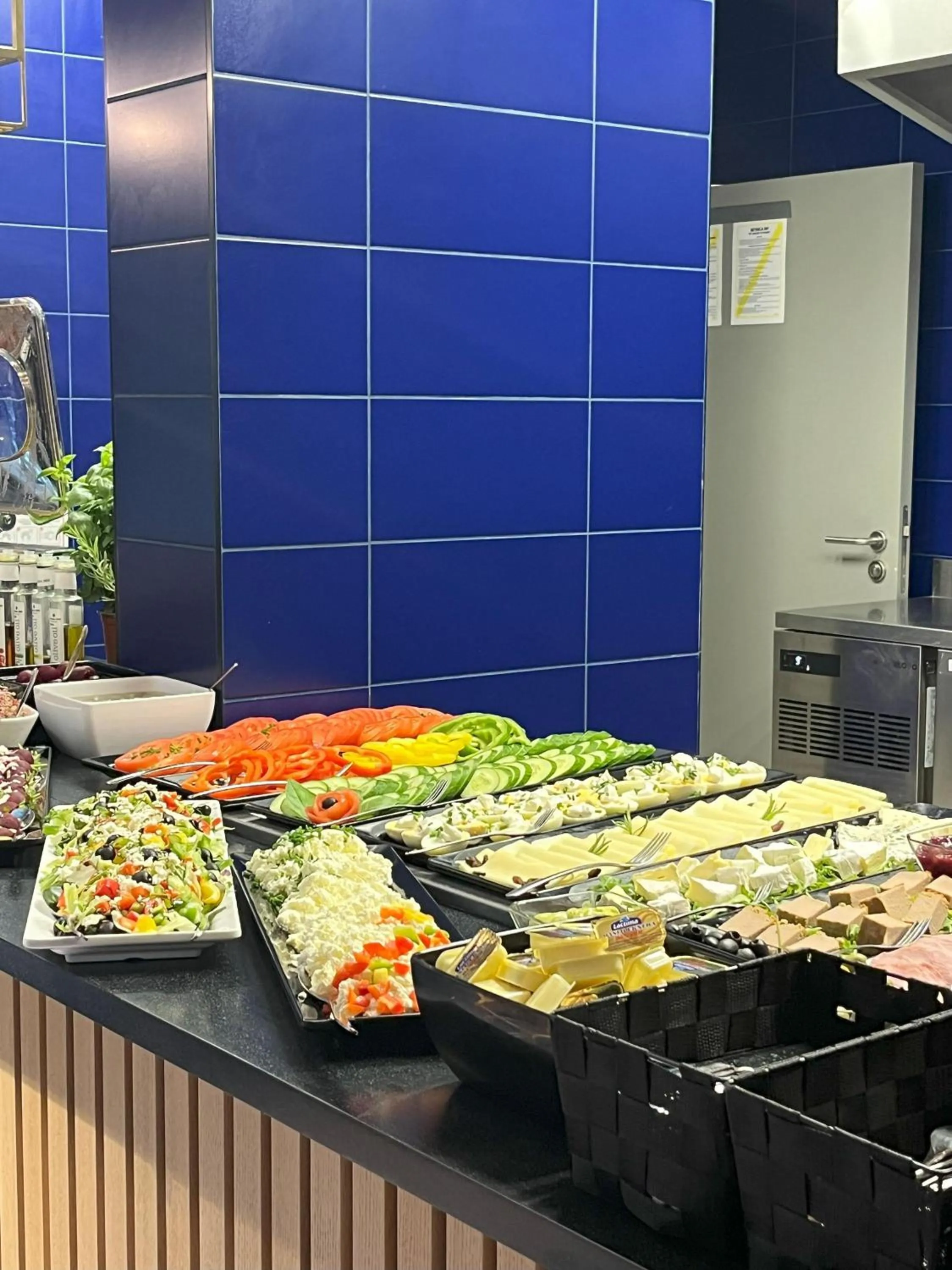 Restaurant/places to eat in B&B Hotel Warszawa-Okęcie