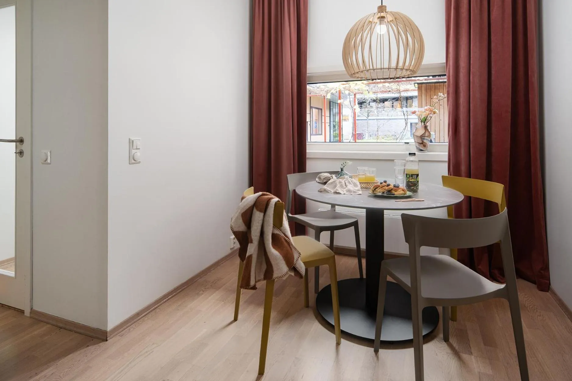 Dining area in BJØRVIKA APARTMENTS, Opera Area, Oslo city center