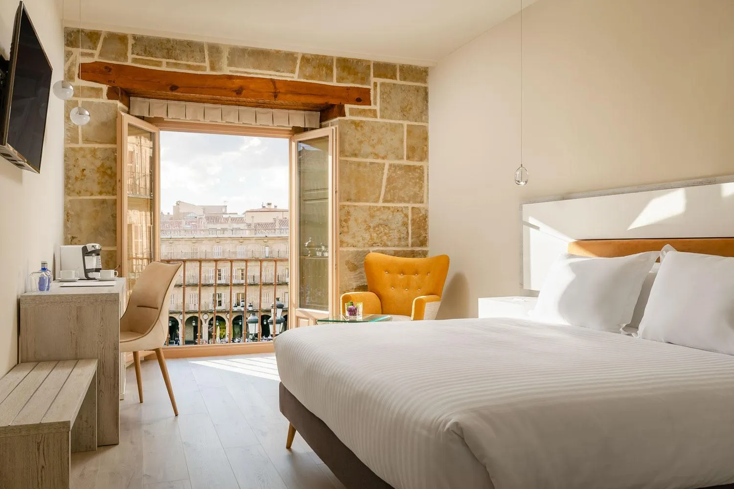 Bed in Salamanca Luxury Plaza