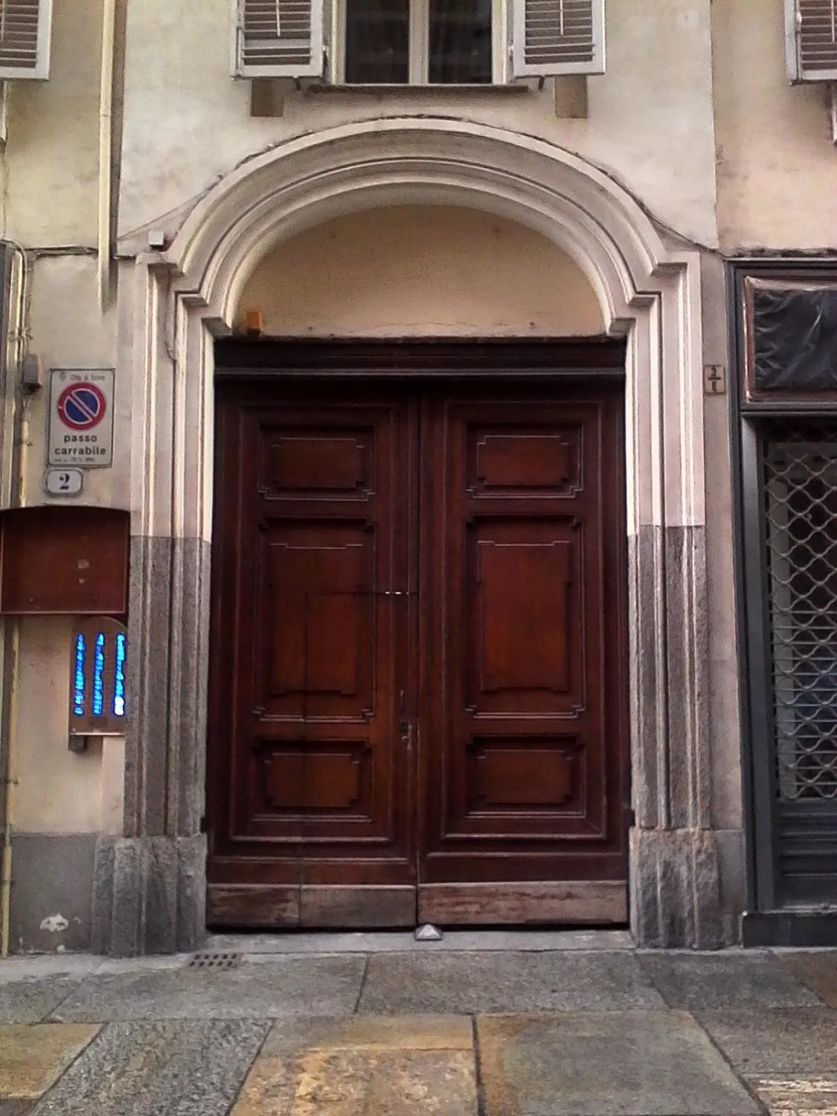 Property building in Alloggio Fronte Egizio