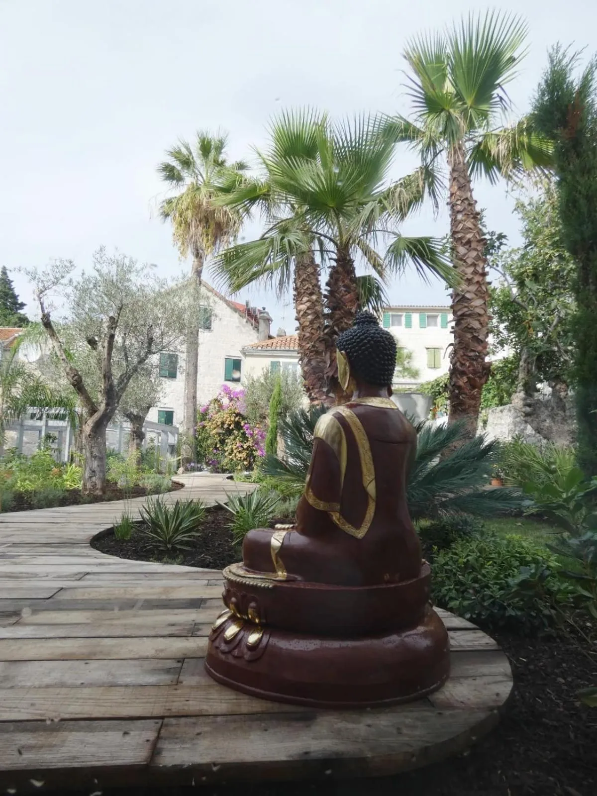 Garden in Divota Apartment Hotel