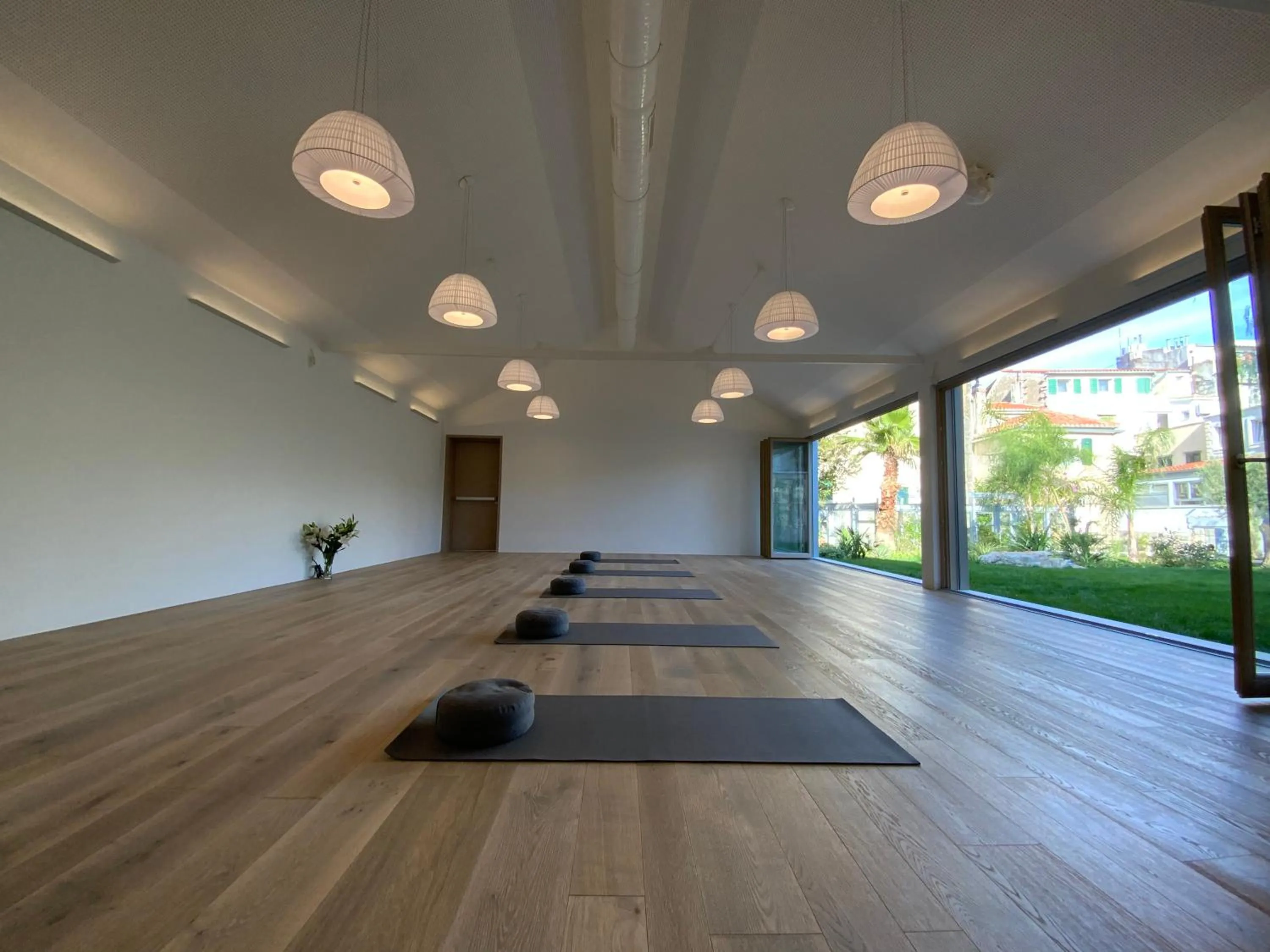 Business facilities in Divota Apartment Hotel