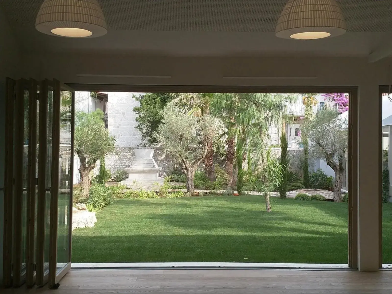 Garden view in Divota Apartment Hotel Garden view in Divota Apartment Hotel