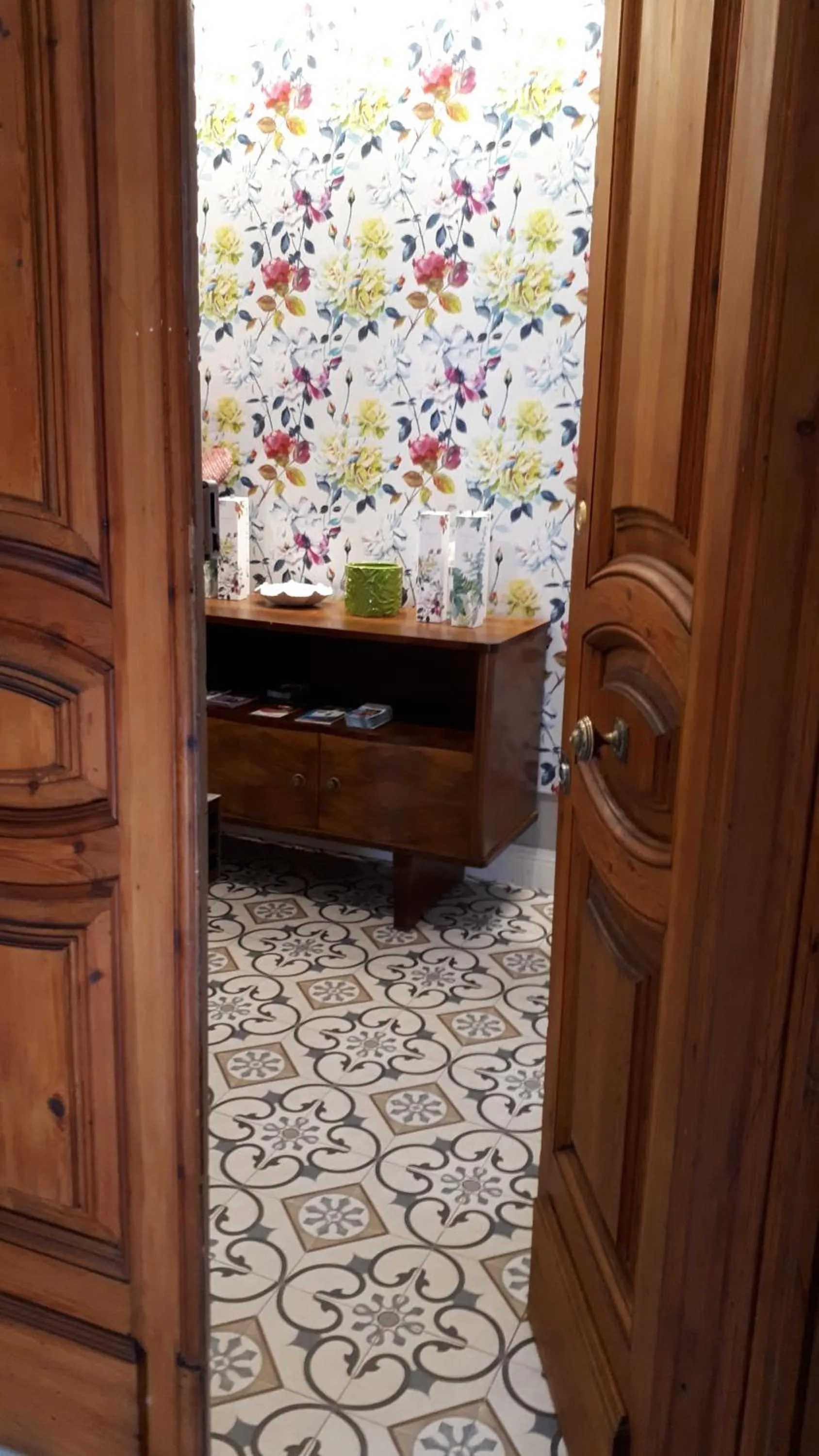 Facade/entrance in Guest House 73
