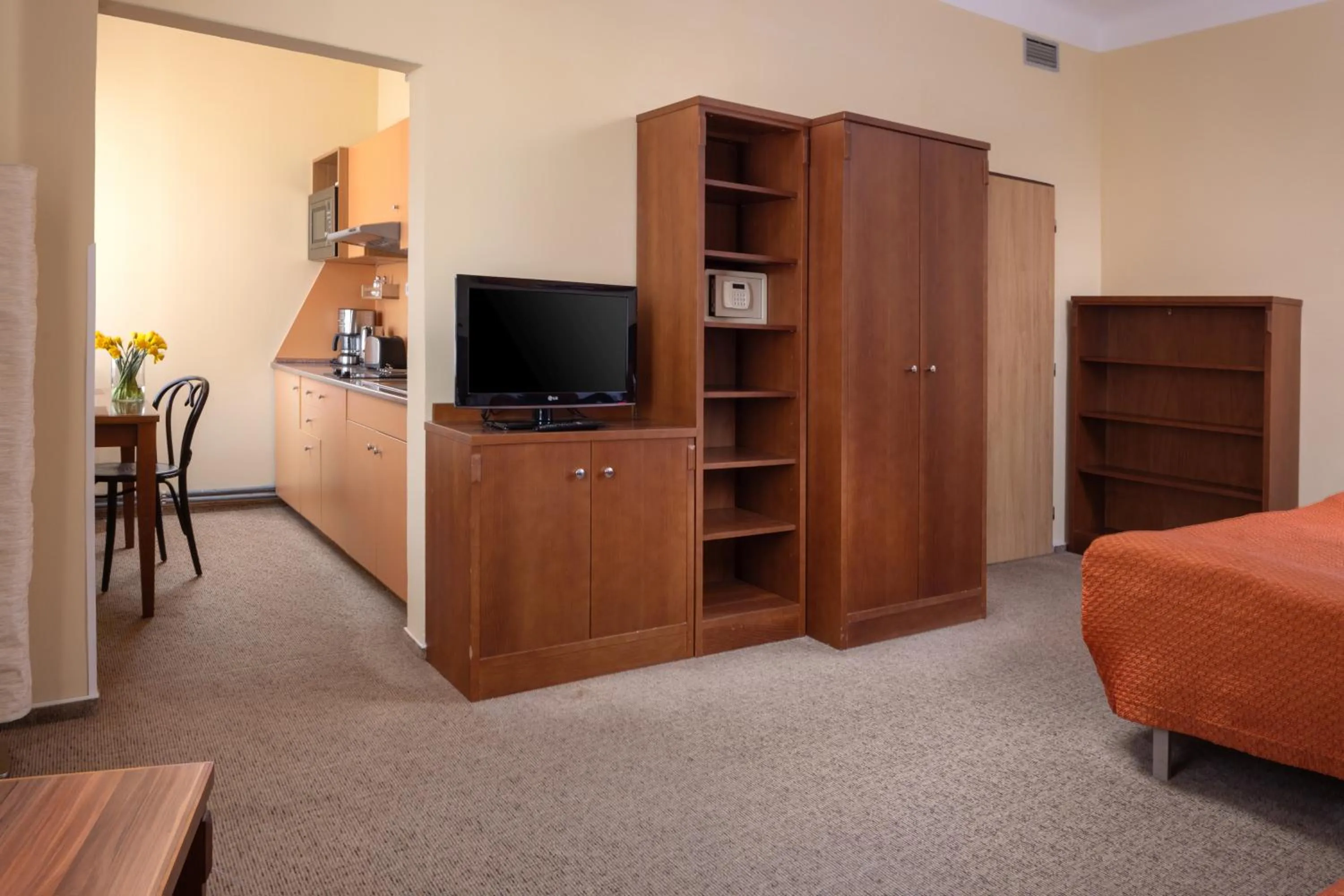 Bedroom, Bed in Anyday Apartments