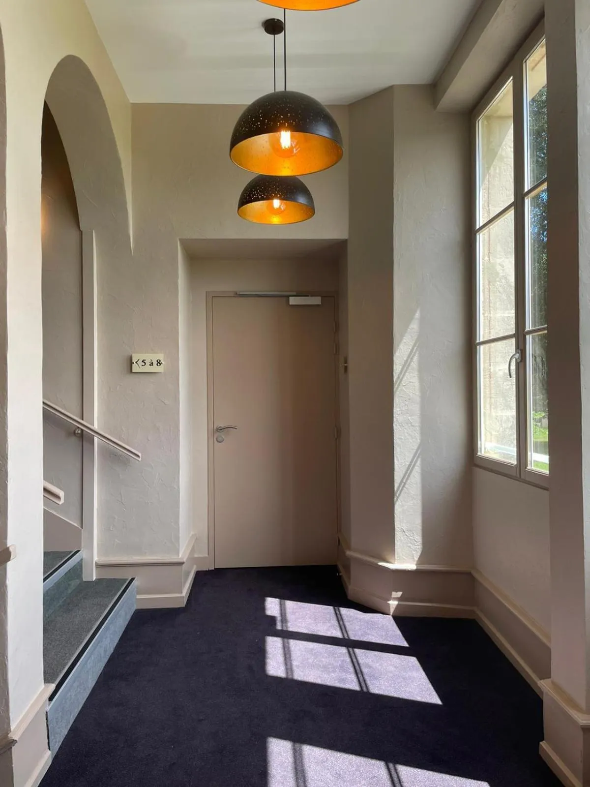 Bed in Hôtel & Restaurant - Le Manoir des Cèdres - piscine extérieure et climatisation