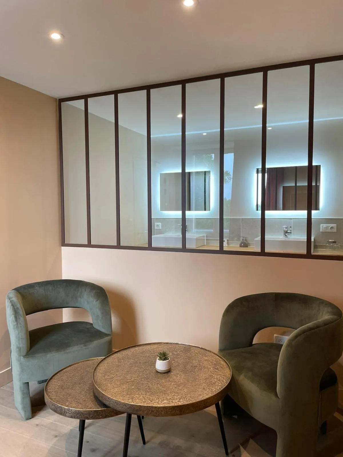 Hôtel & Restaurant - Le Manoir des Cèdres - piscine extérieure et climatisation