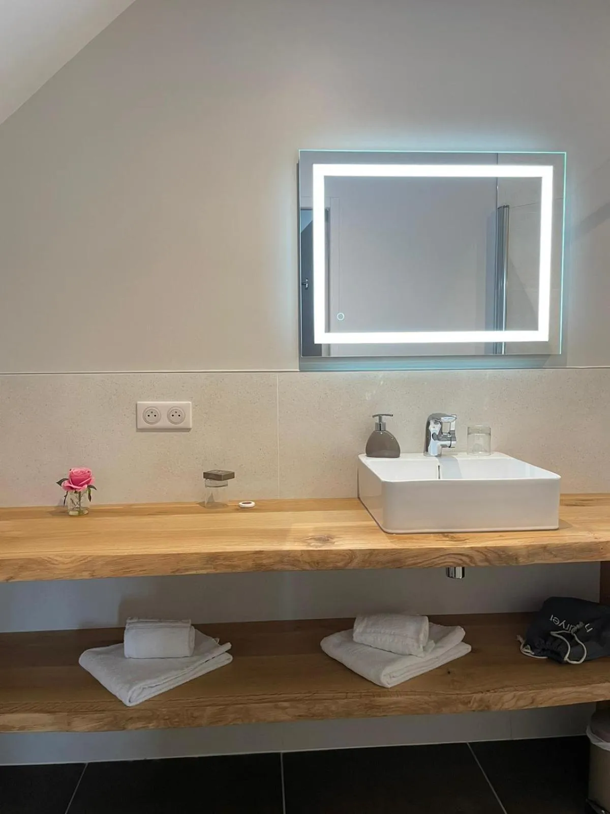 Hôtel & Restaurant - Le Manoir des Cèdres - piscine extérieure et climatisation