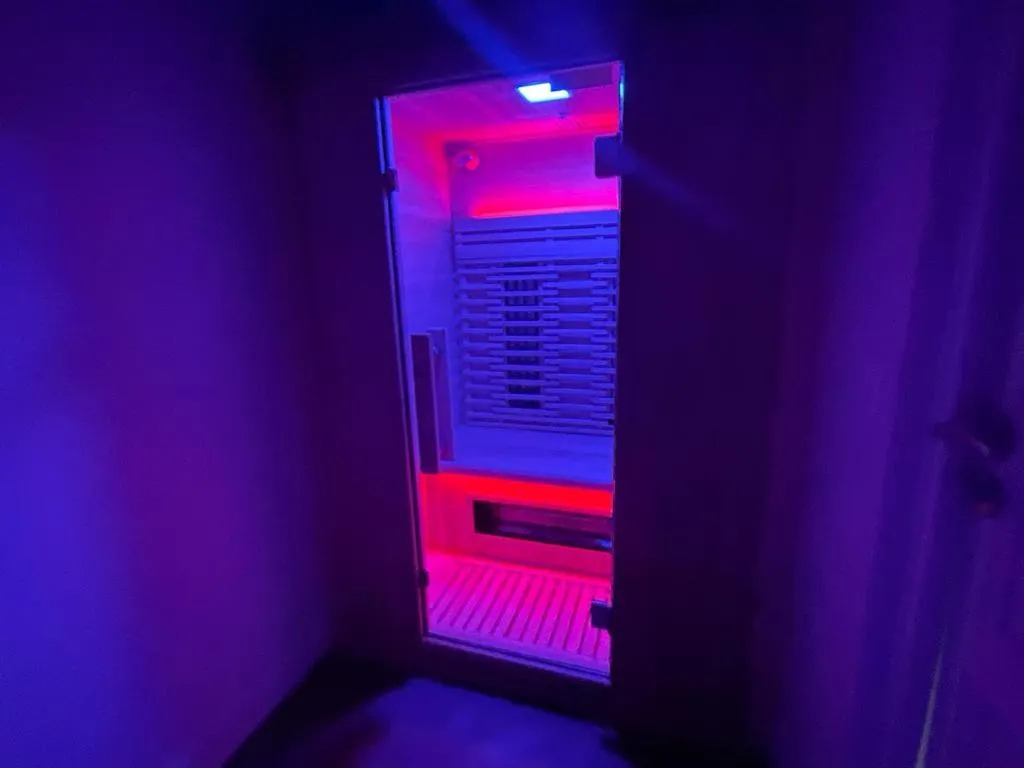 Hôtel & Restaurant - Le Manoir des Cèdres - piscine extérieure et climatisation