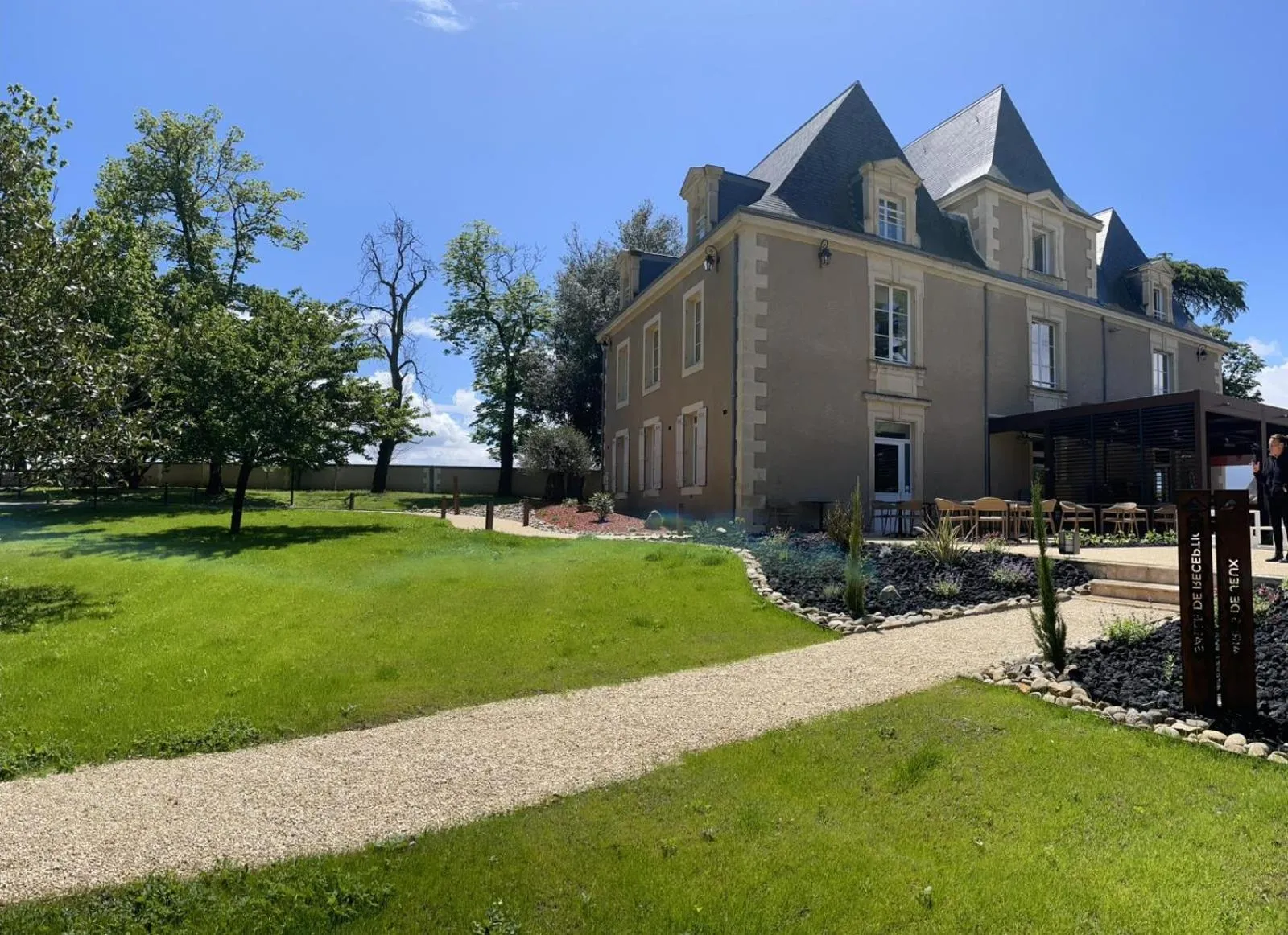 Hôtel & Restaurant - Le Manoir des Cèdres - piscine extérieure et climatisation