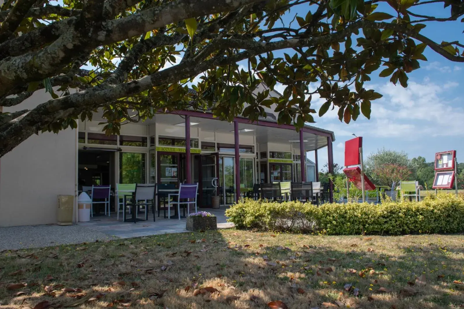 Property building in Logis Hotel Restaurant L'Escapade Property building in Logis Hotel Restaurant L'Escapade