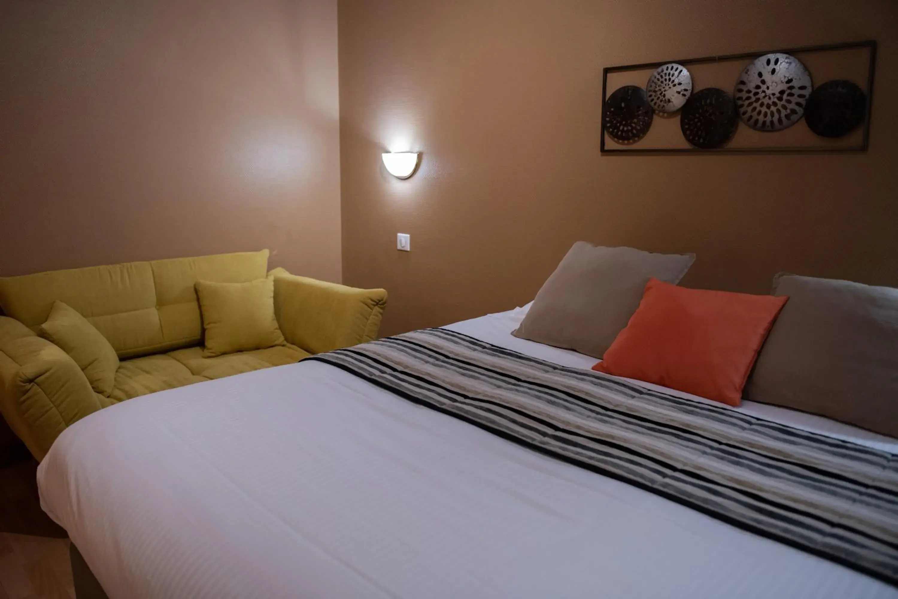 Bedroom, Bed in Logis Hotel Restaurant L'Escapade Bedroom, Bed in Logis Hotel Restaurant L'Escapade