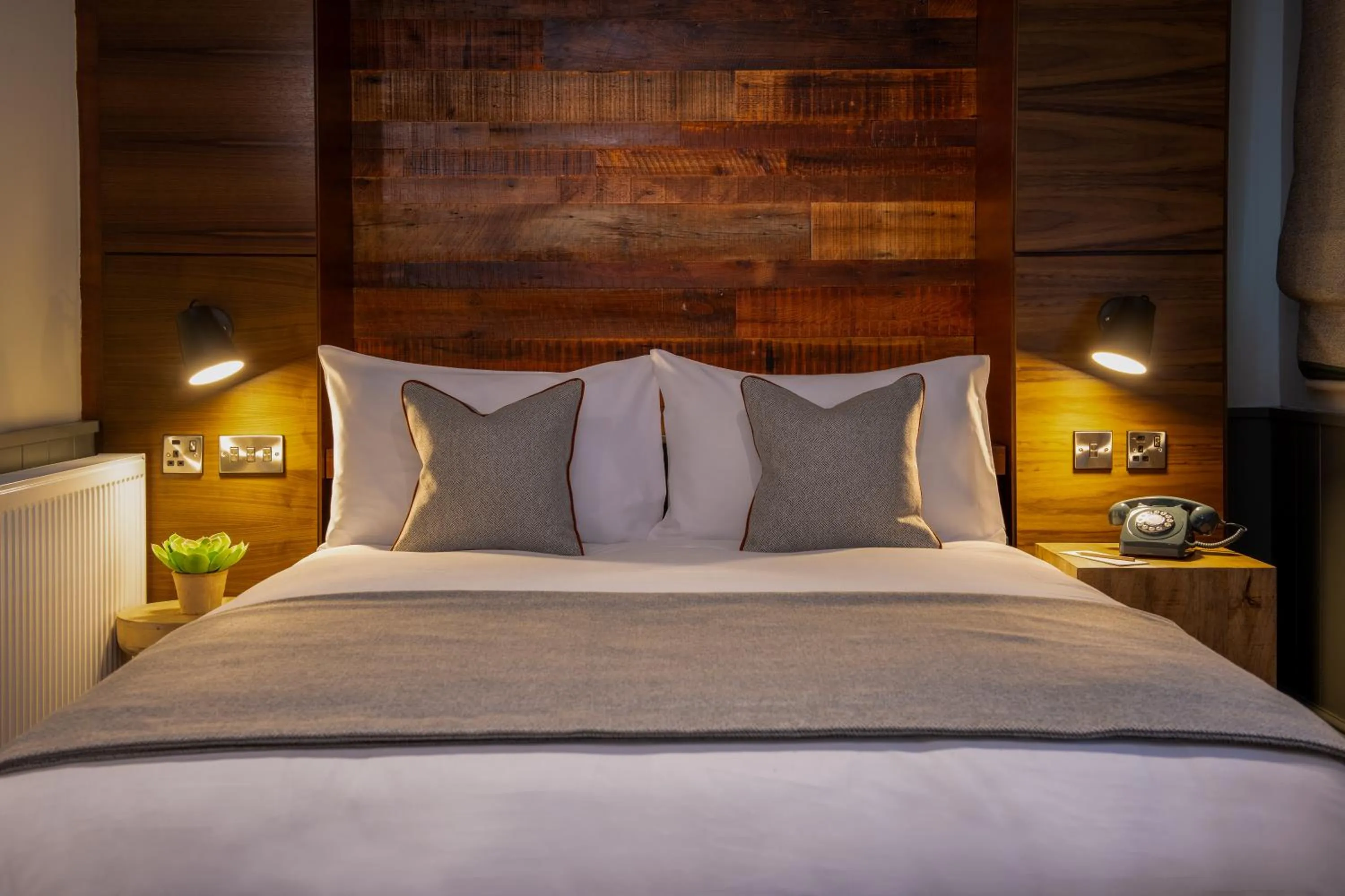 Bedroom, Bed in North Lakes Hotel and Spa