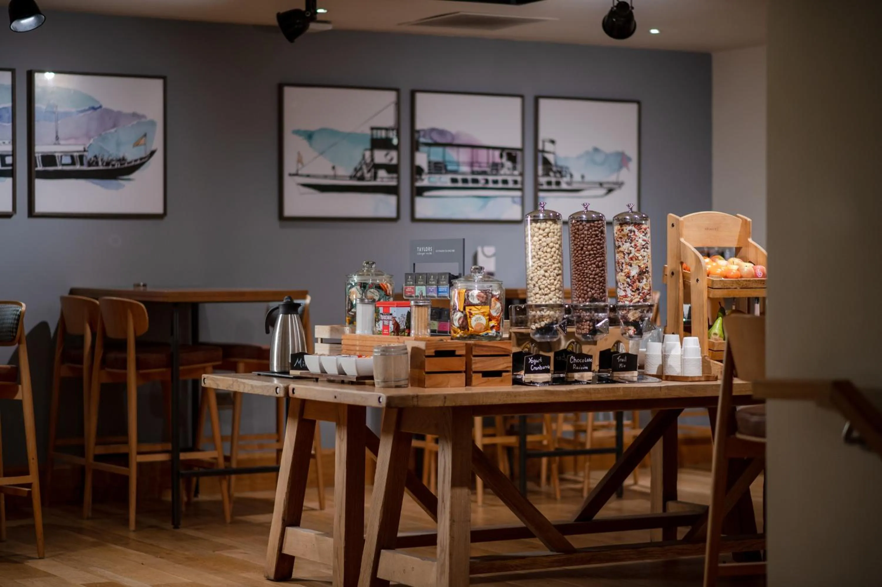 Coffee/tea facilities in North Lakes Hotel and Spa