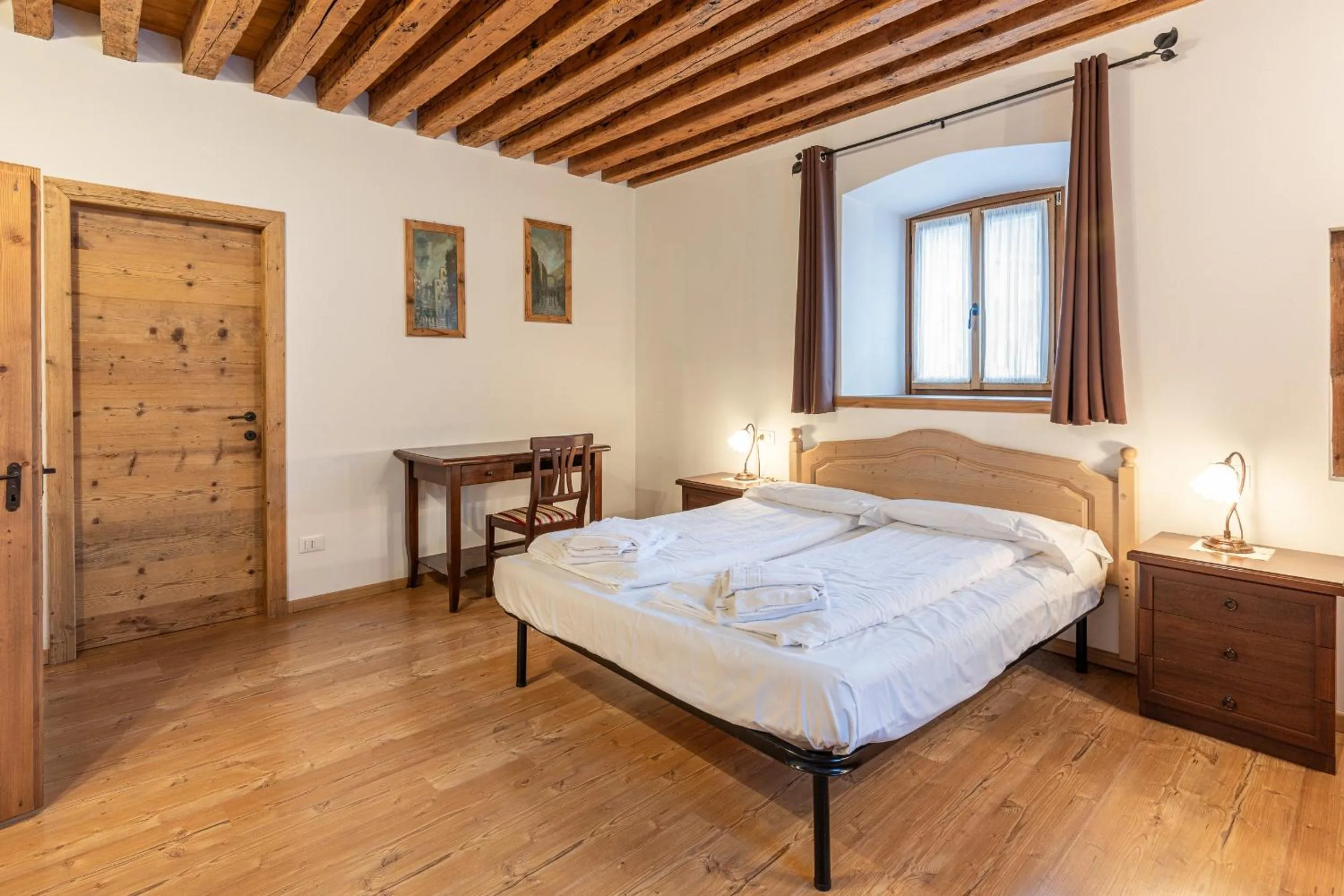 Photo of the whole room in Alla Regia