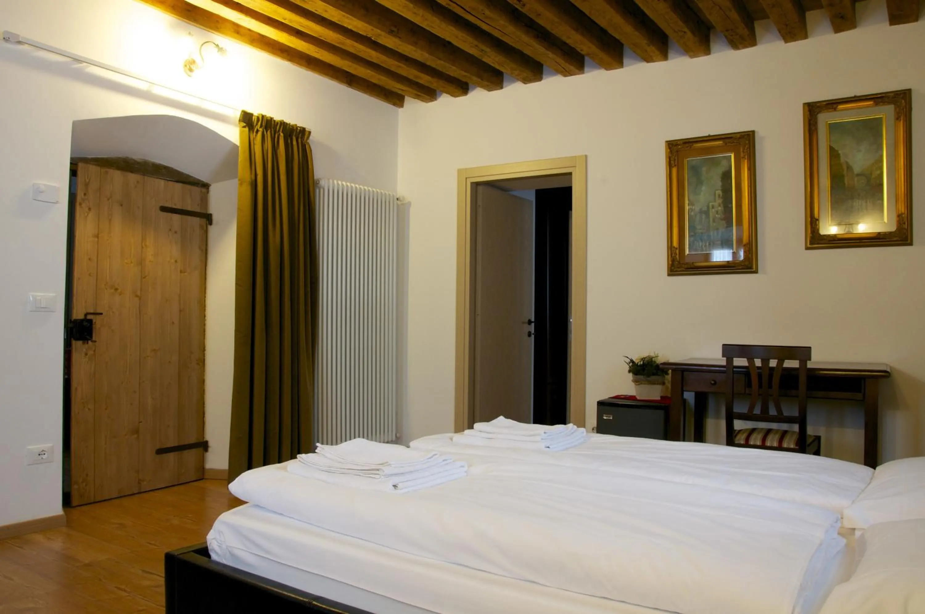 Photo of the whole room in Alla Regia