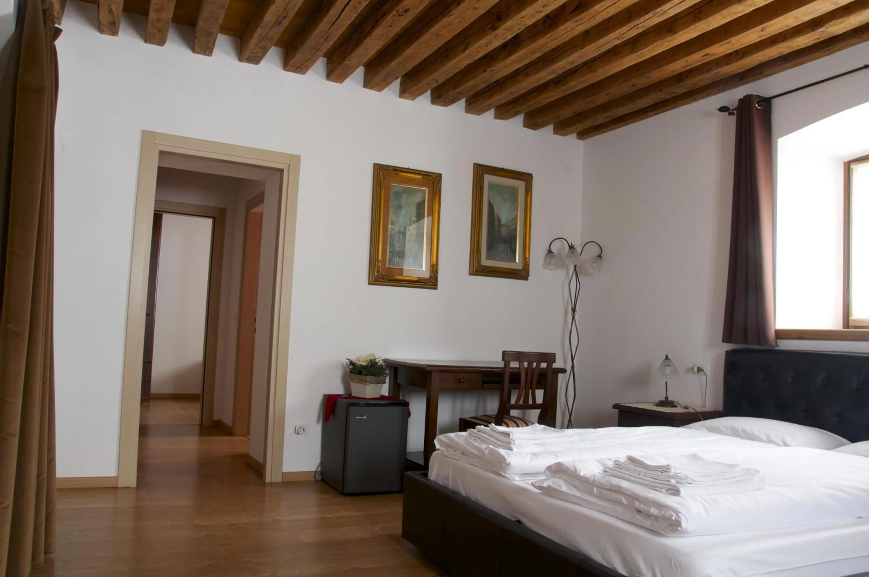 Photo of the whole room in Alla Regia