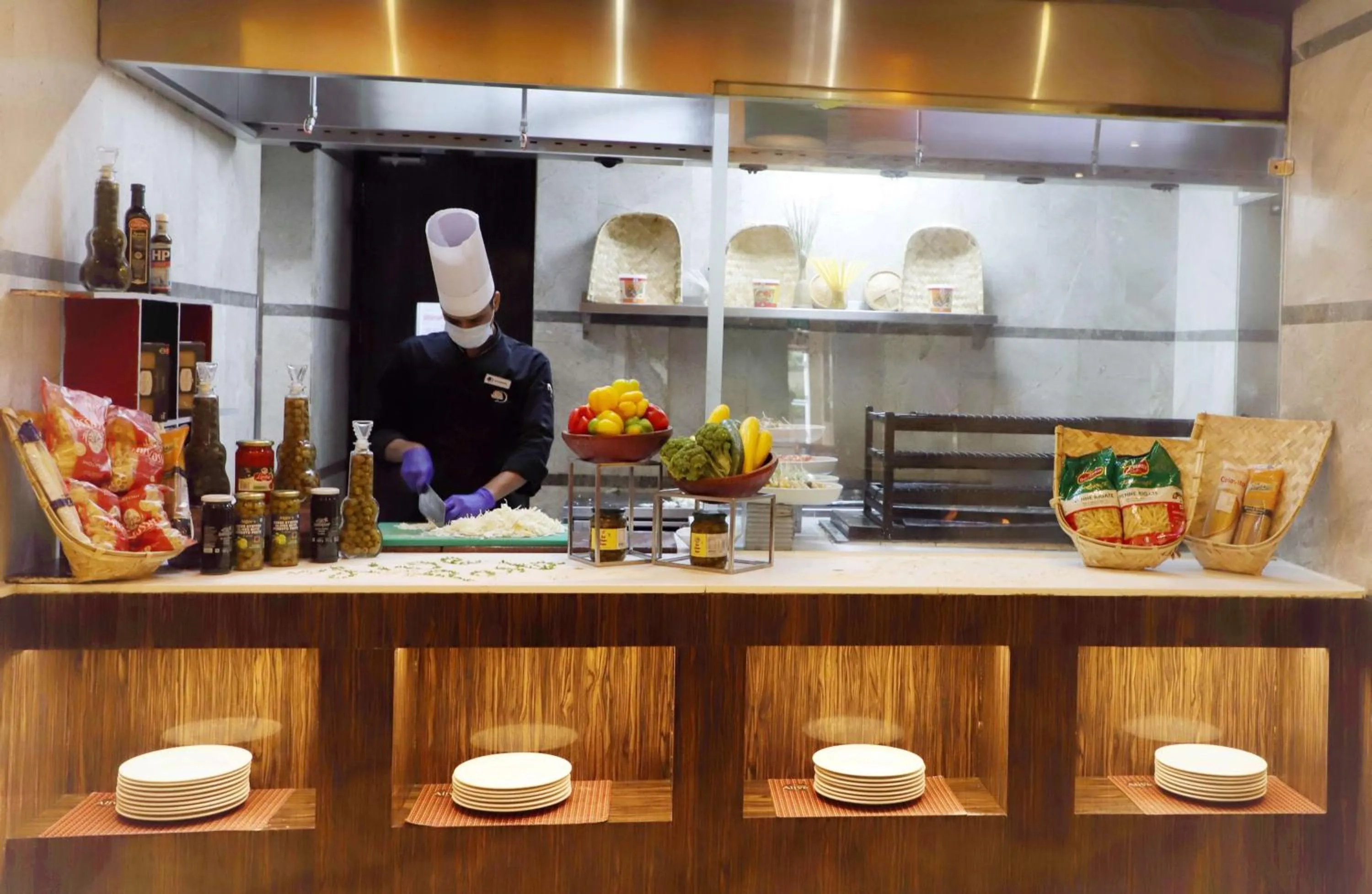 Restaurant/places to eat in DoubleTree by Hilton Gurgaon New Delhi NCR