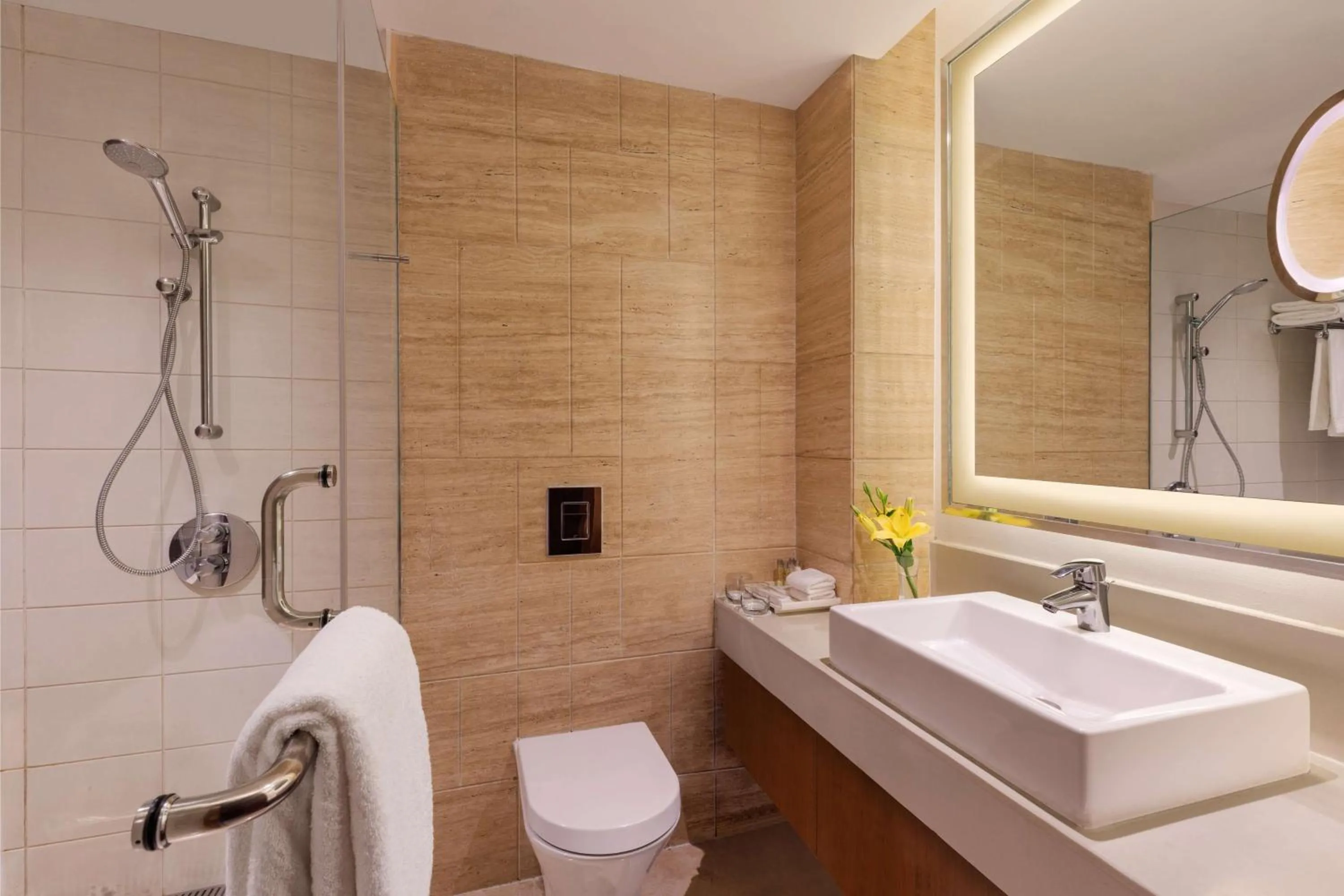 Photo of the whole room in DoubleTree by Hilton Gurgaon New Delhi NCR