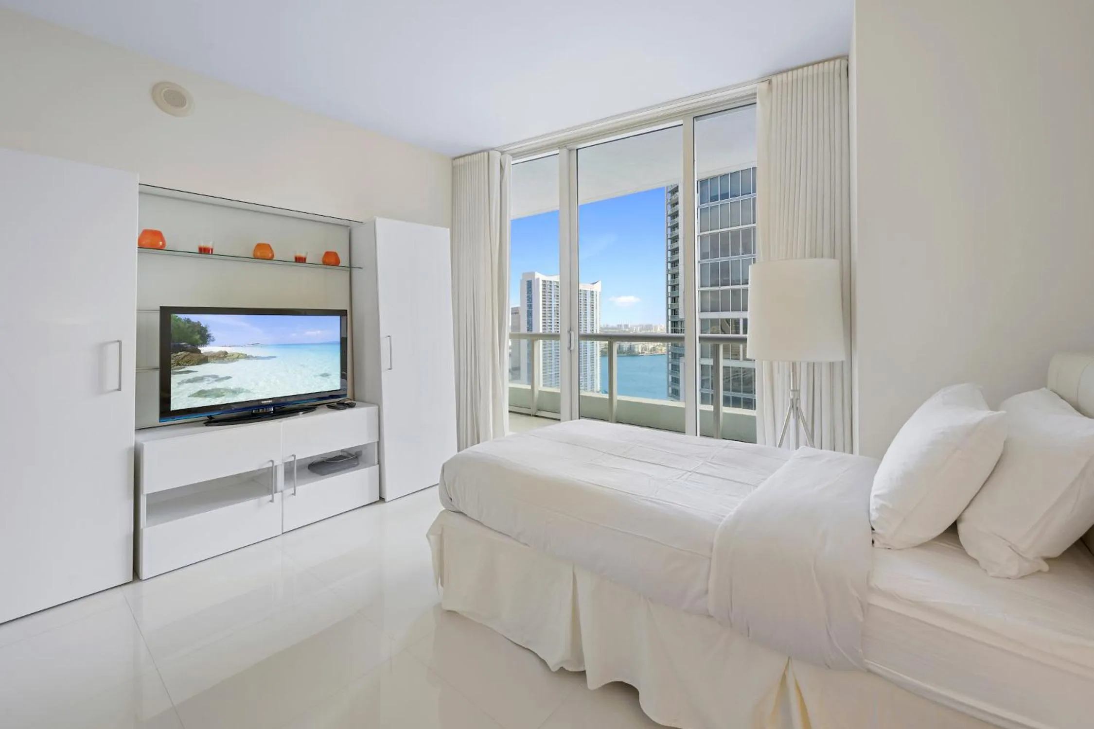 Bed in ICON Brickell residences