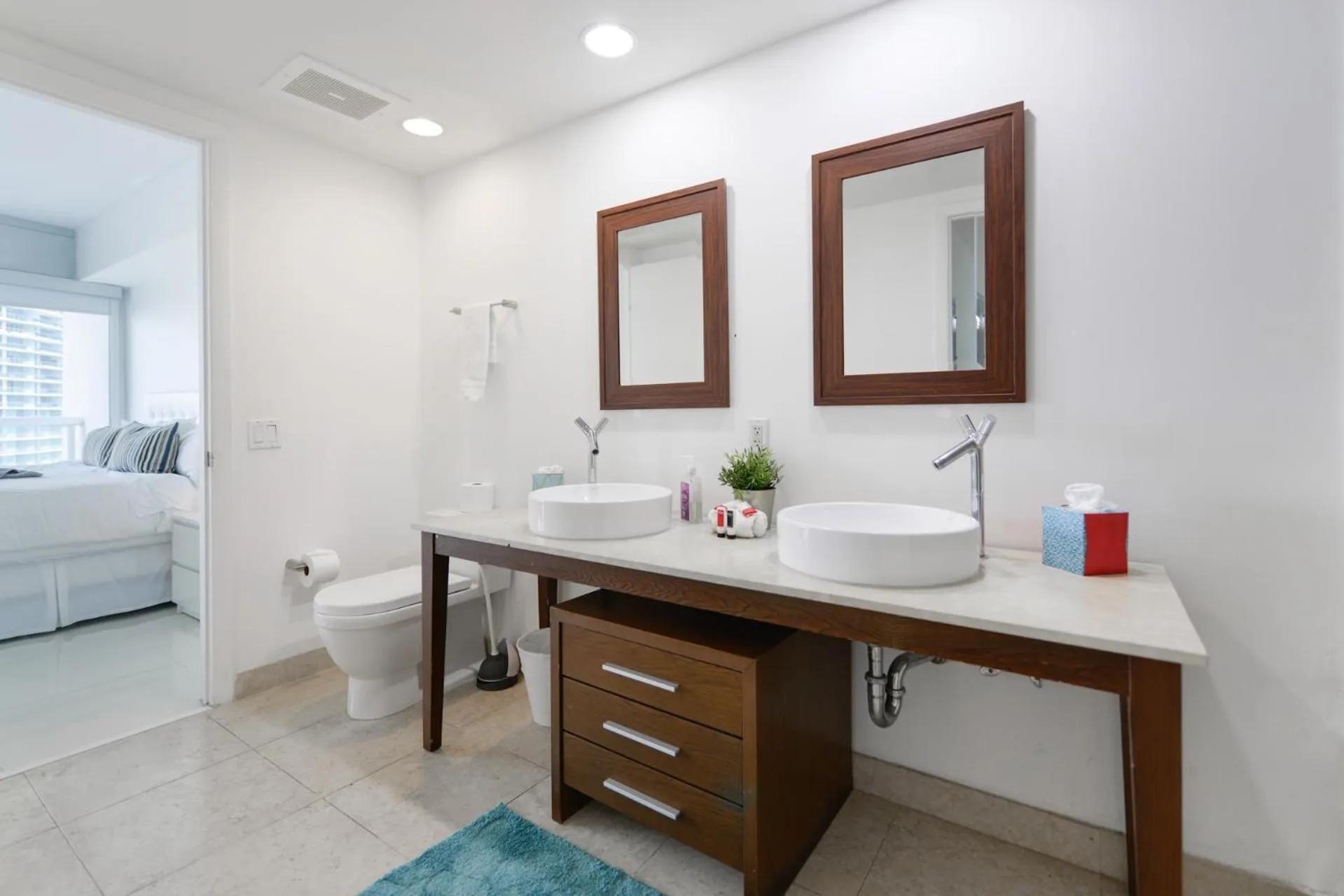 Bathroom, Bed in ICON Brickell residences