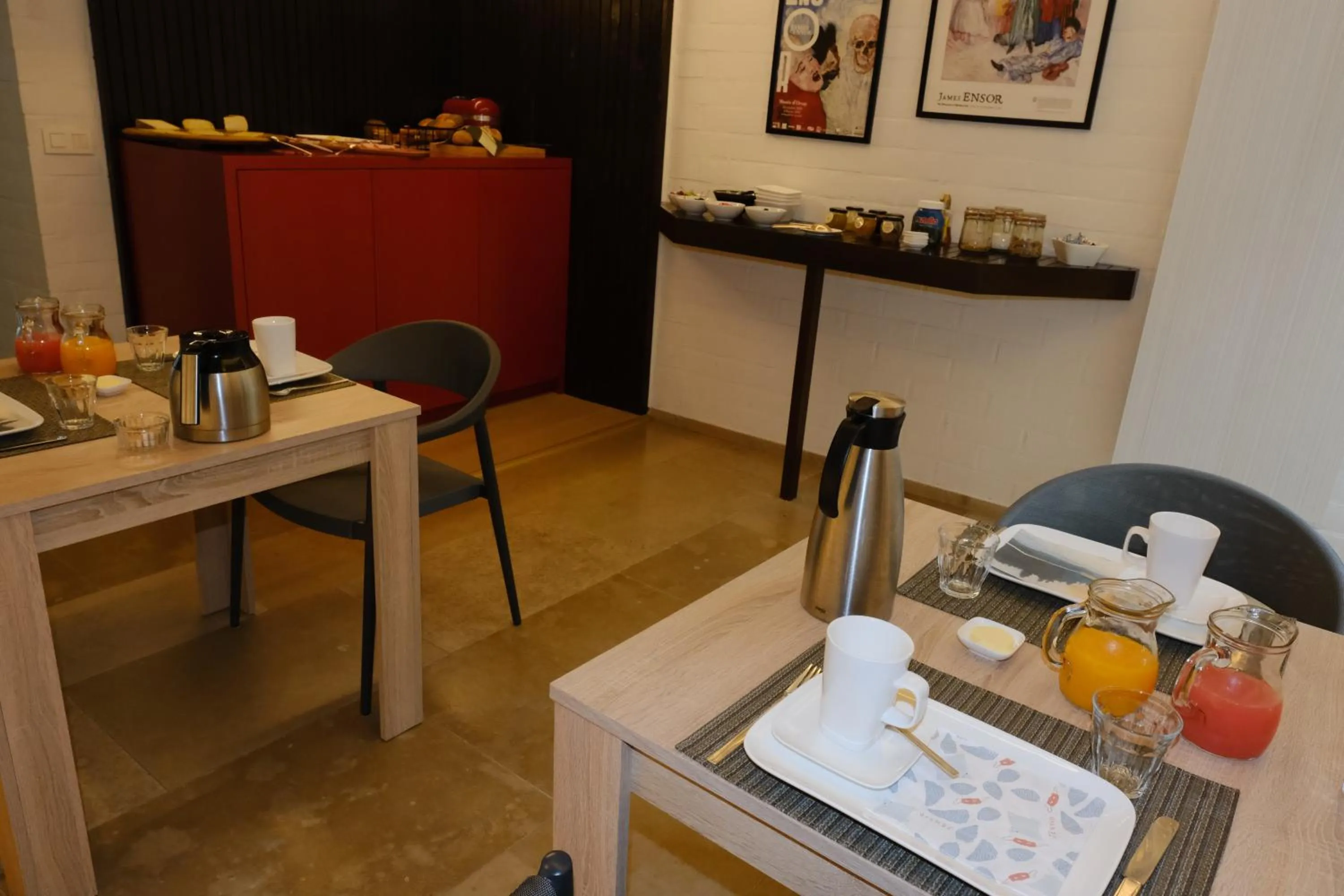 Breakfast in James & Leon