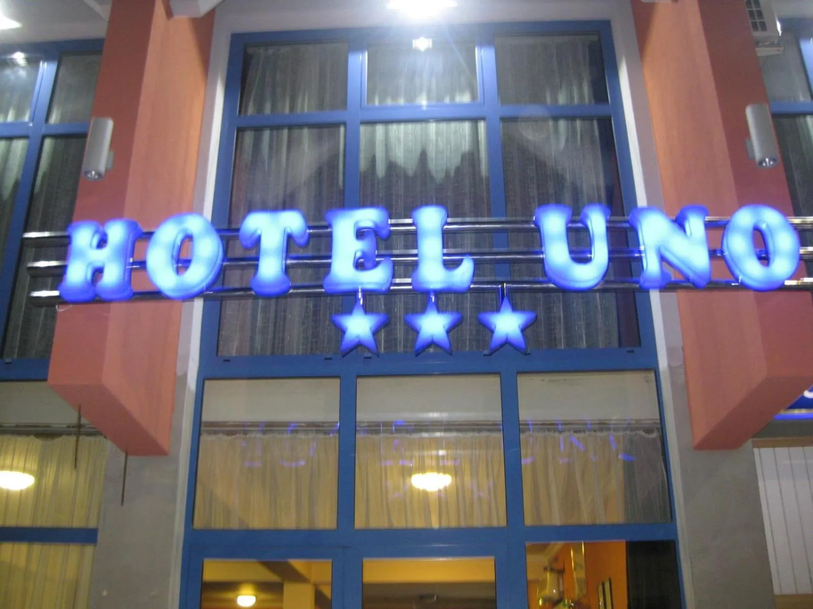 Text overlay in Hotel Uno