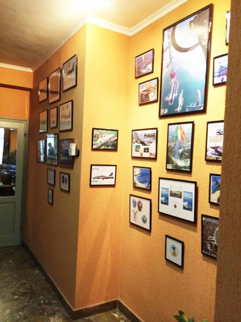 Logo/Certificate/Sign in Hotel Uno