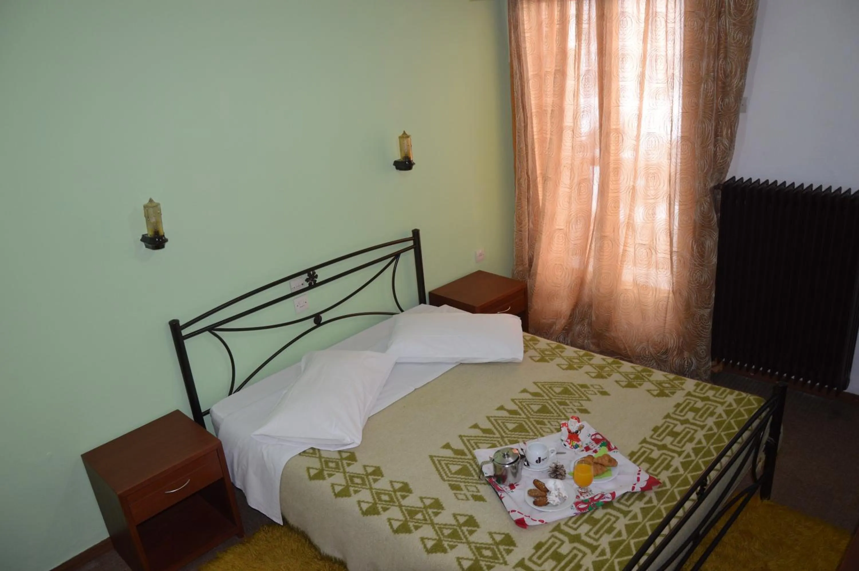 Bed in Hotel Hani Zisi