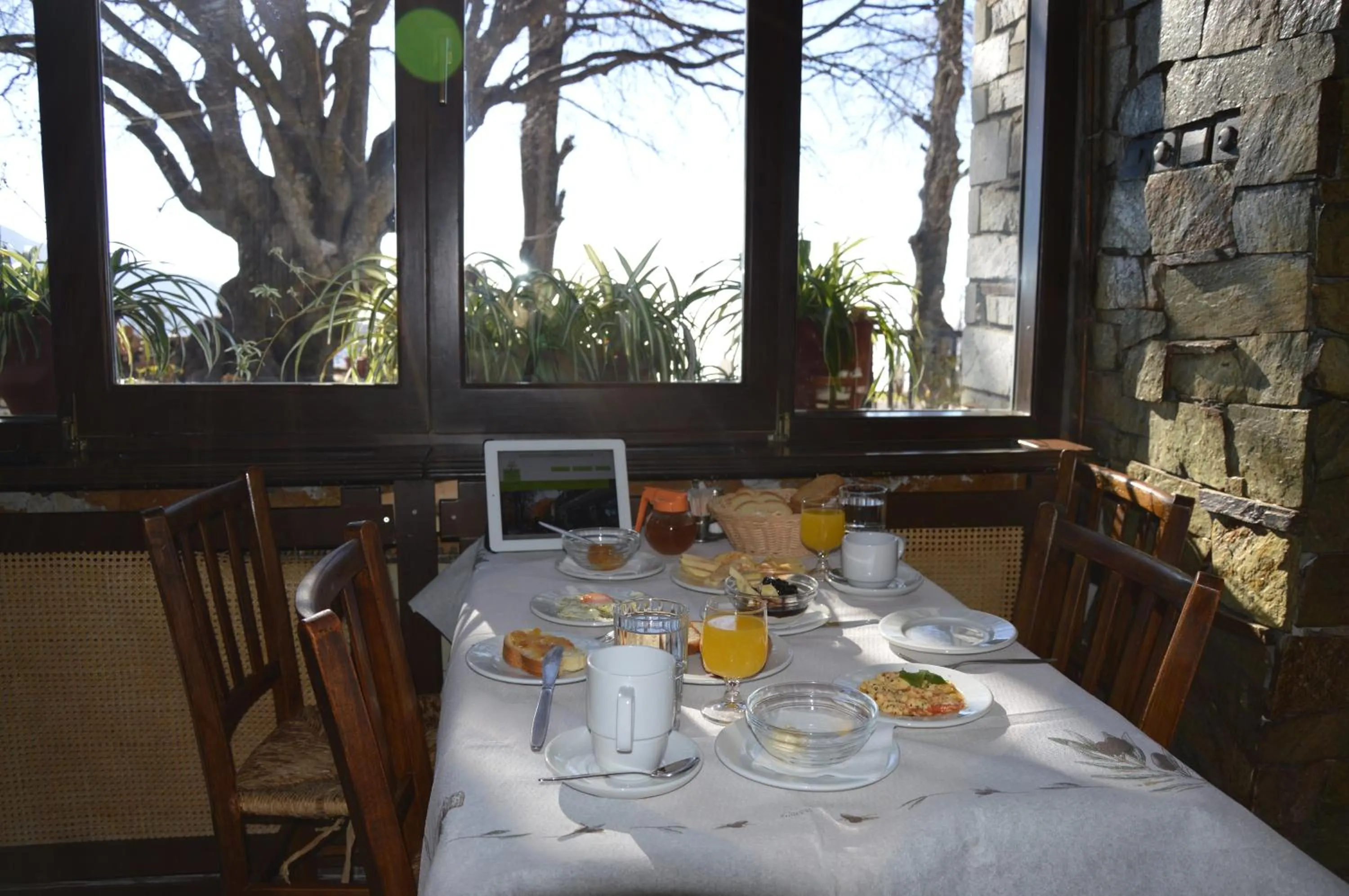 Restaurant/places to eat in Hotel Hani Zisi