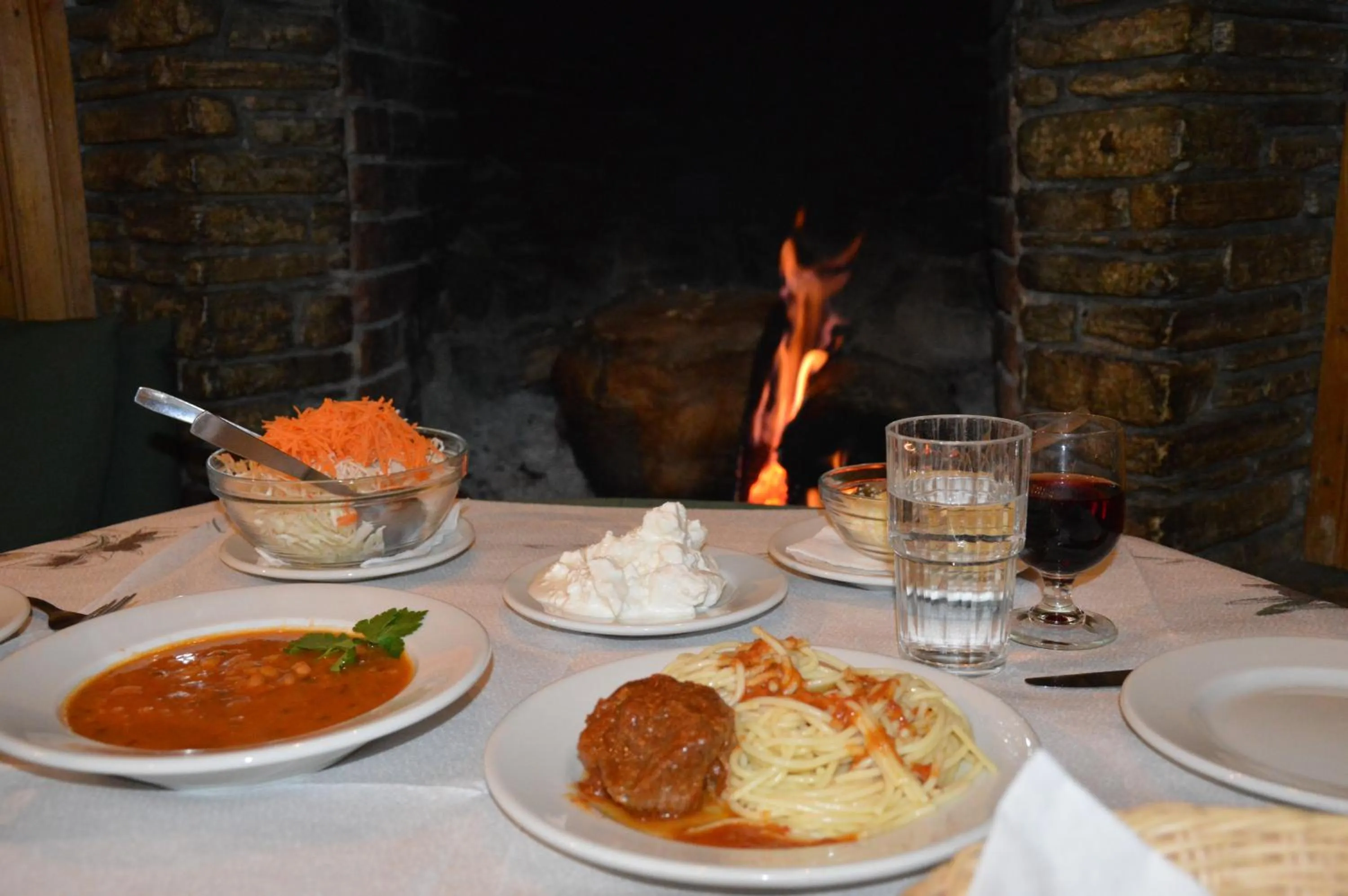 Restaurant/places to eat in Hotel Hani Zisi