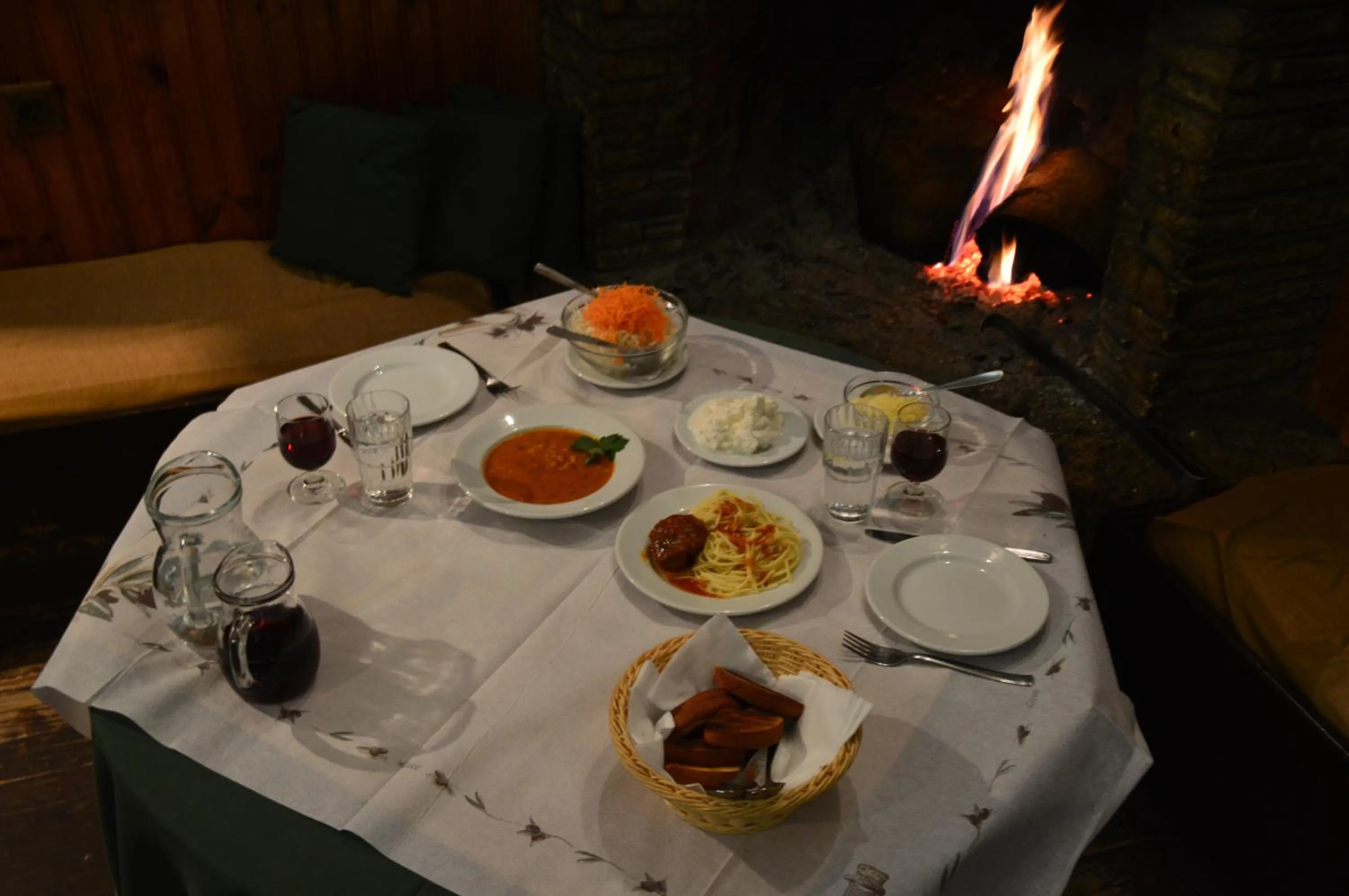 Restaurant/places to eat in Hotel Hani Zisi