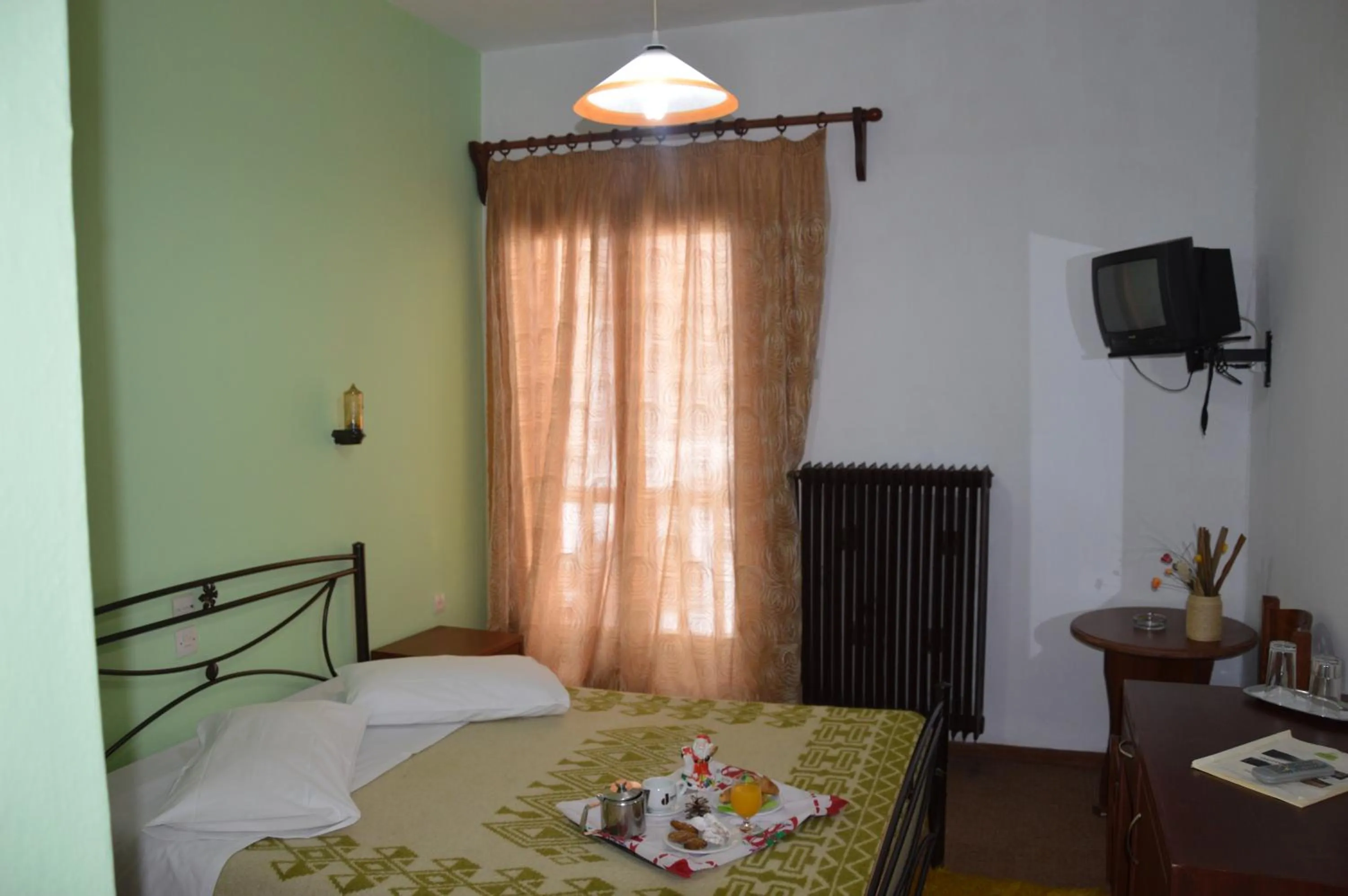 Bed in Hotel Hani Zisi