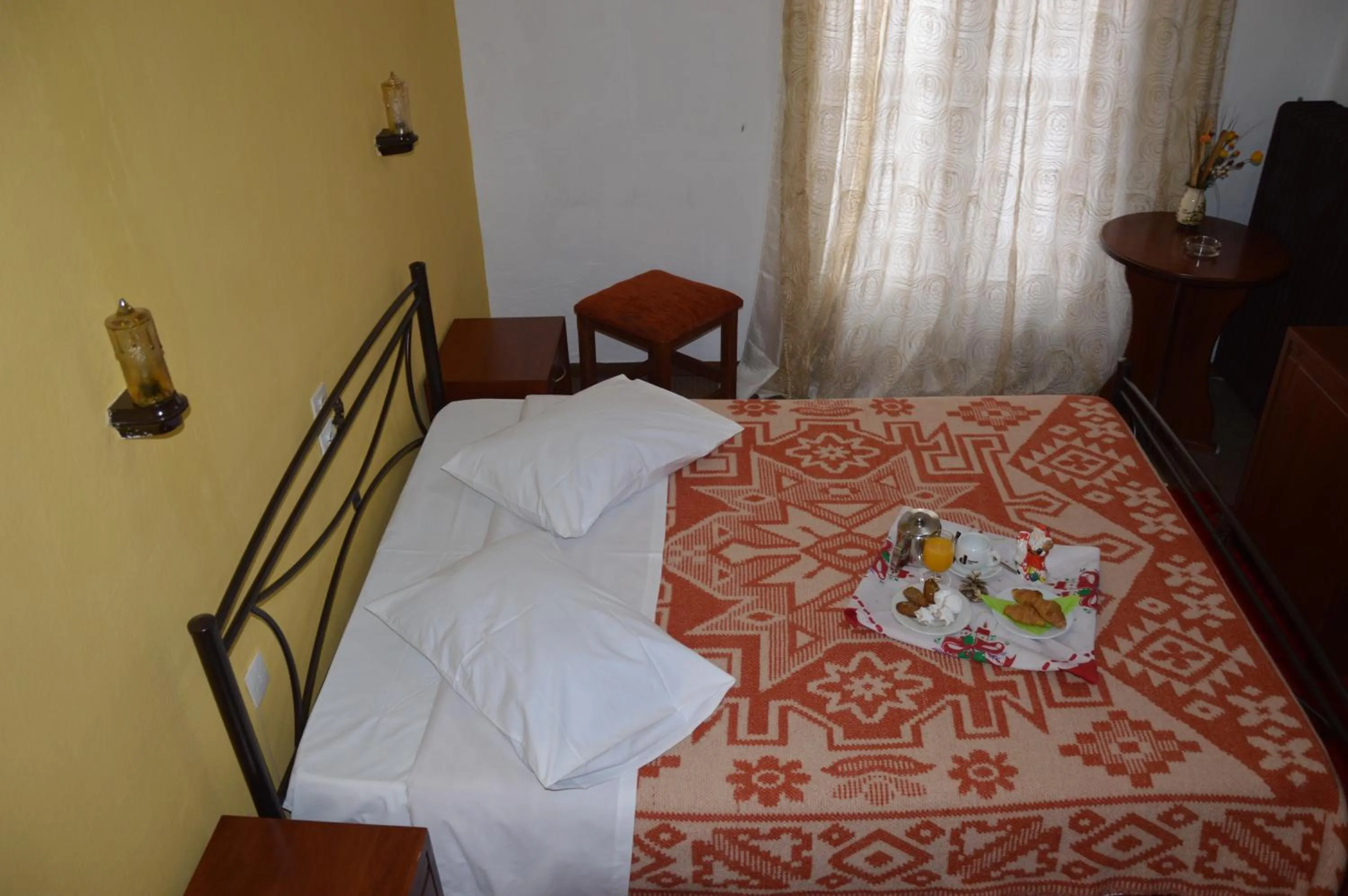 Bed in Hotel Hani Zisi